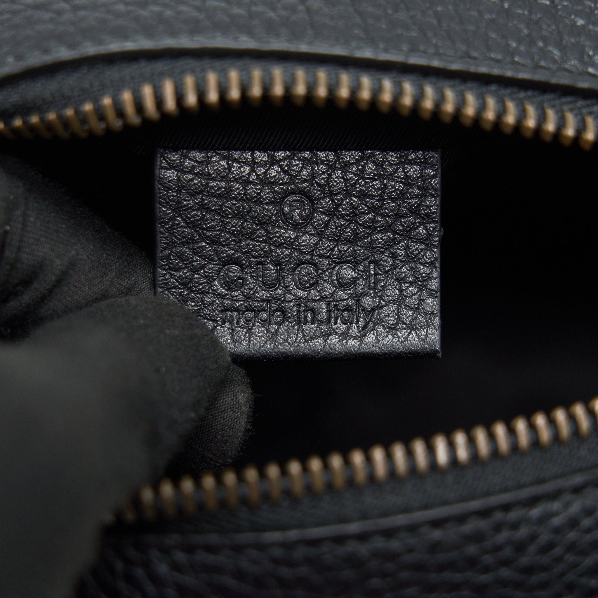 gucci-soho-disco-leather-crossbody-camera-bag-black