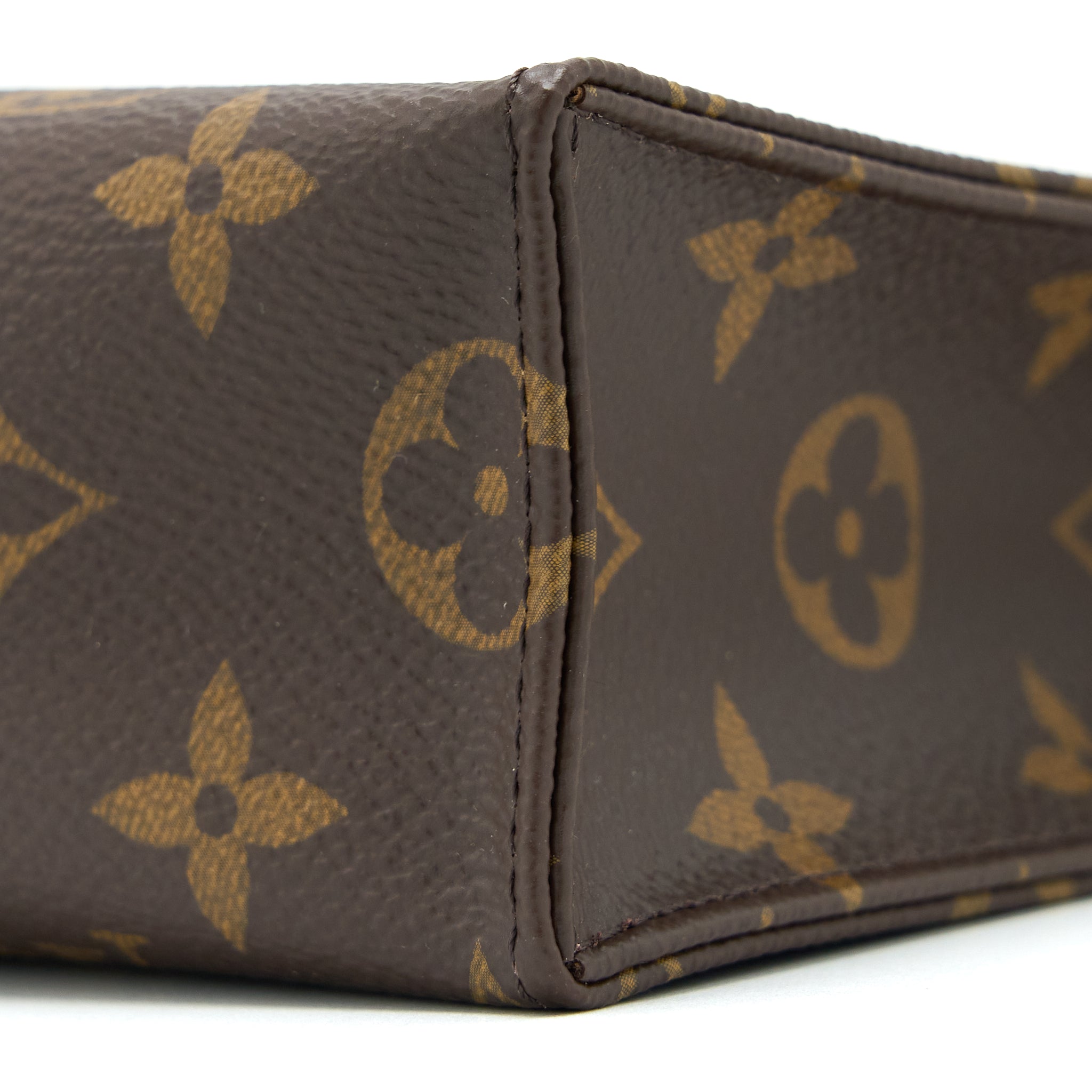 louis-vuitton-toiletry-pochette-26-monogram-canvas-ghw-4