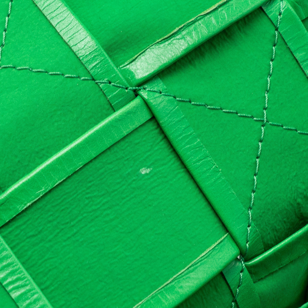bottega-veneta-cassette-leather-green-shw