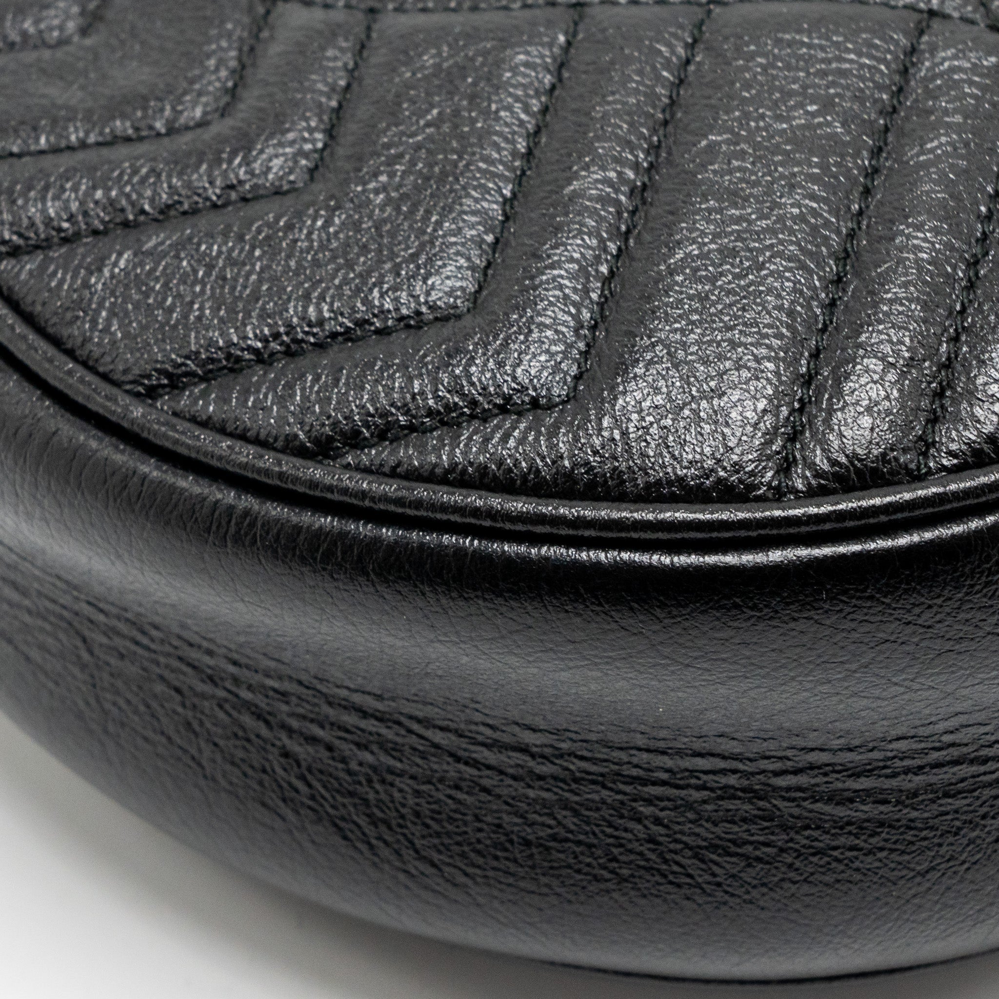 gucci-gg-marmont-round-crossbody-bag-calfskin-black-ghw