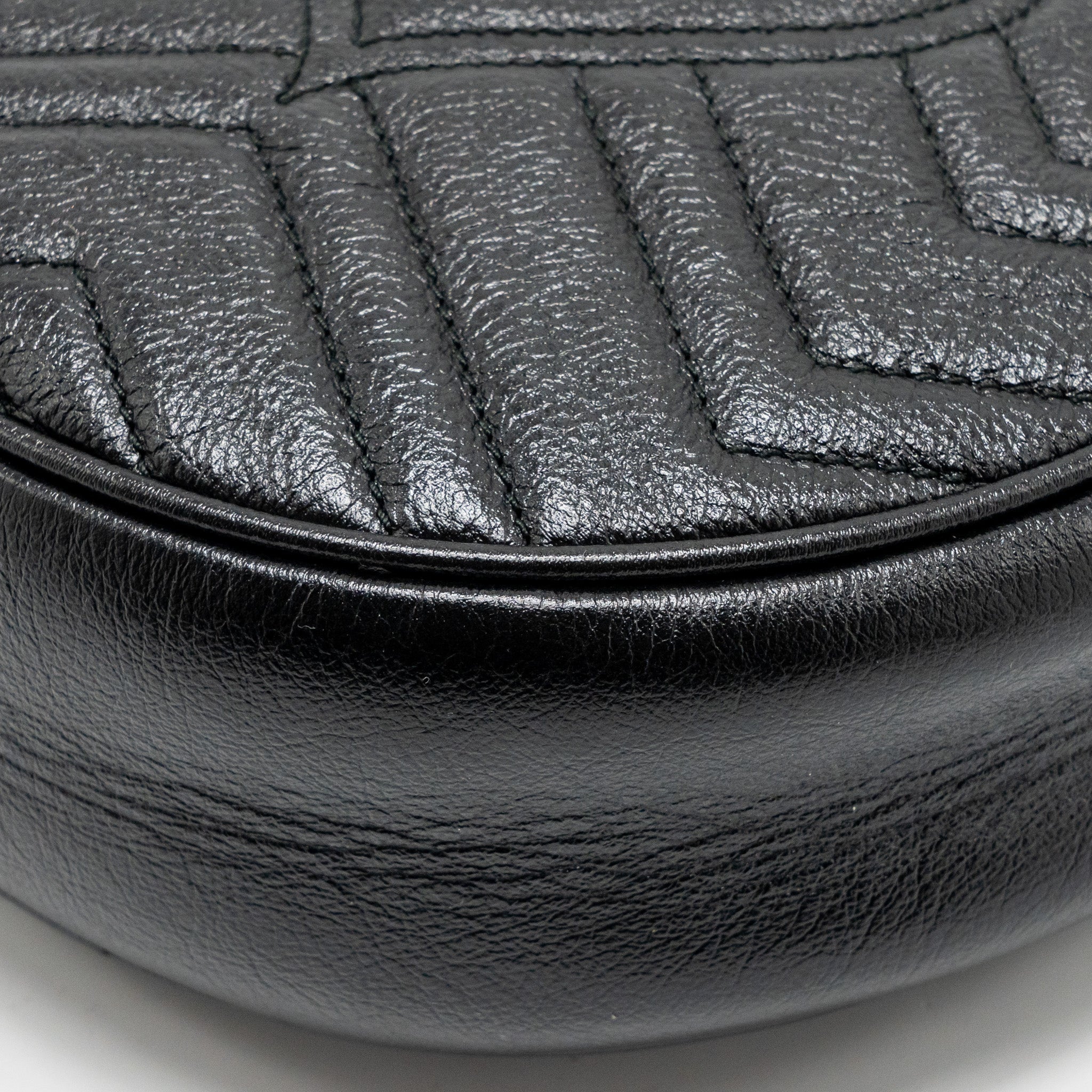 gucci-gg-marmont-round-crossbody-bag-calfskin-black-ghw