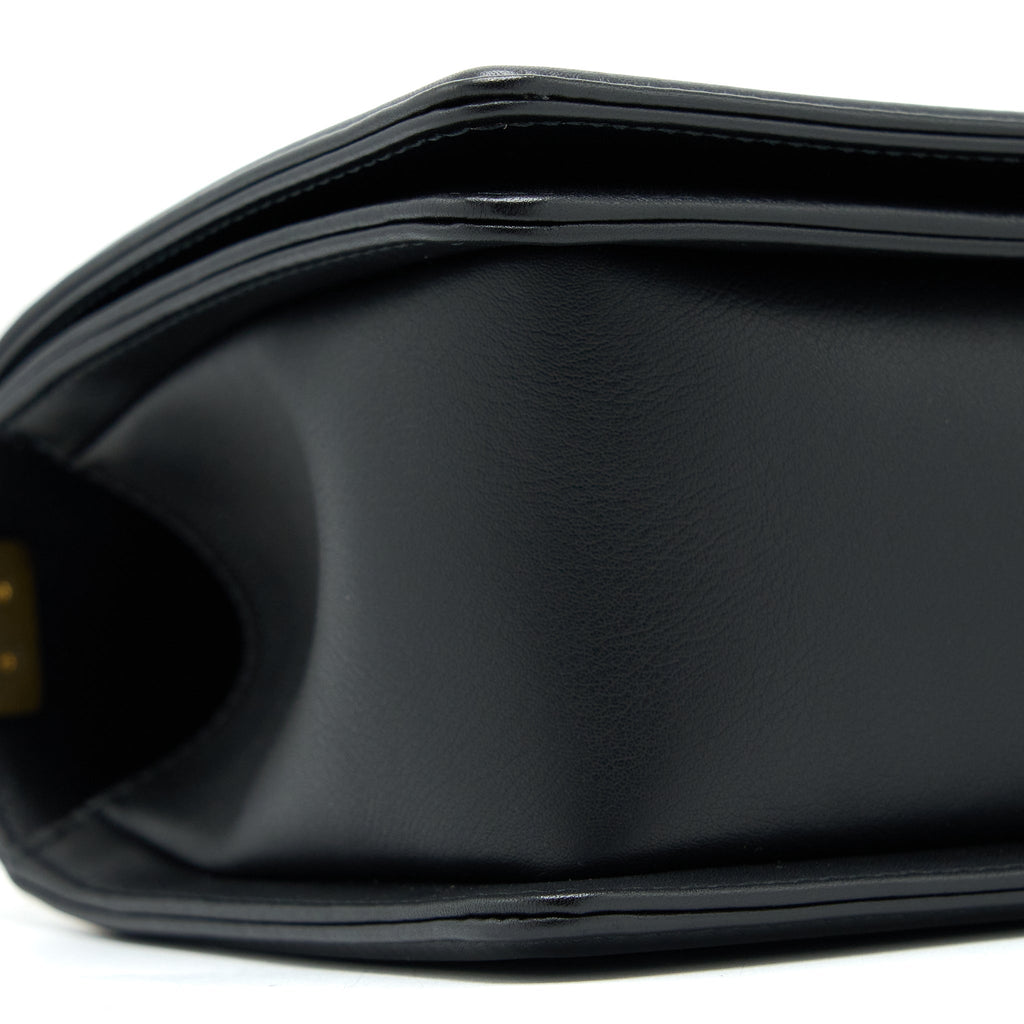 chanel-medium-boy-bag-calfskin-black-brushed-ghw