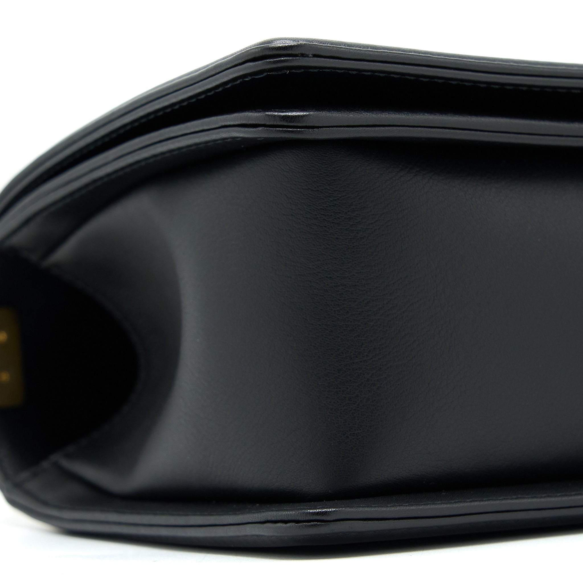 chanel-medium-boy-bag-calfskin-black-brushed-ghw
