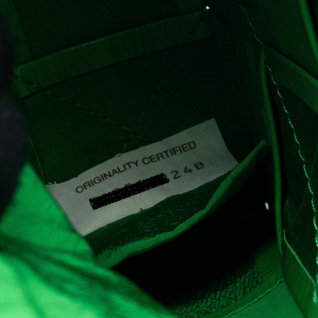 bottega-veneta-cassette-leather-green-shw