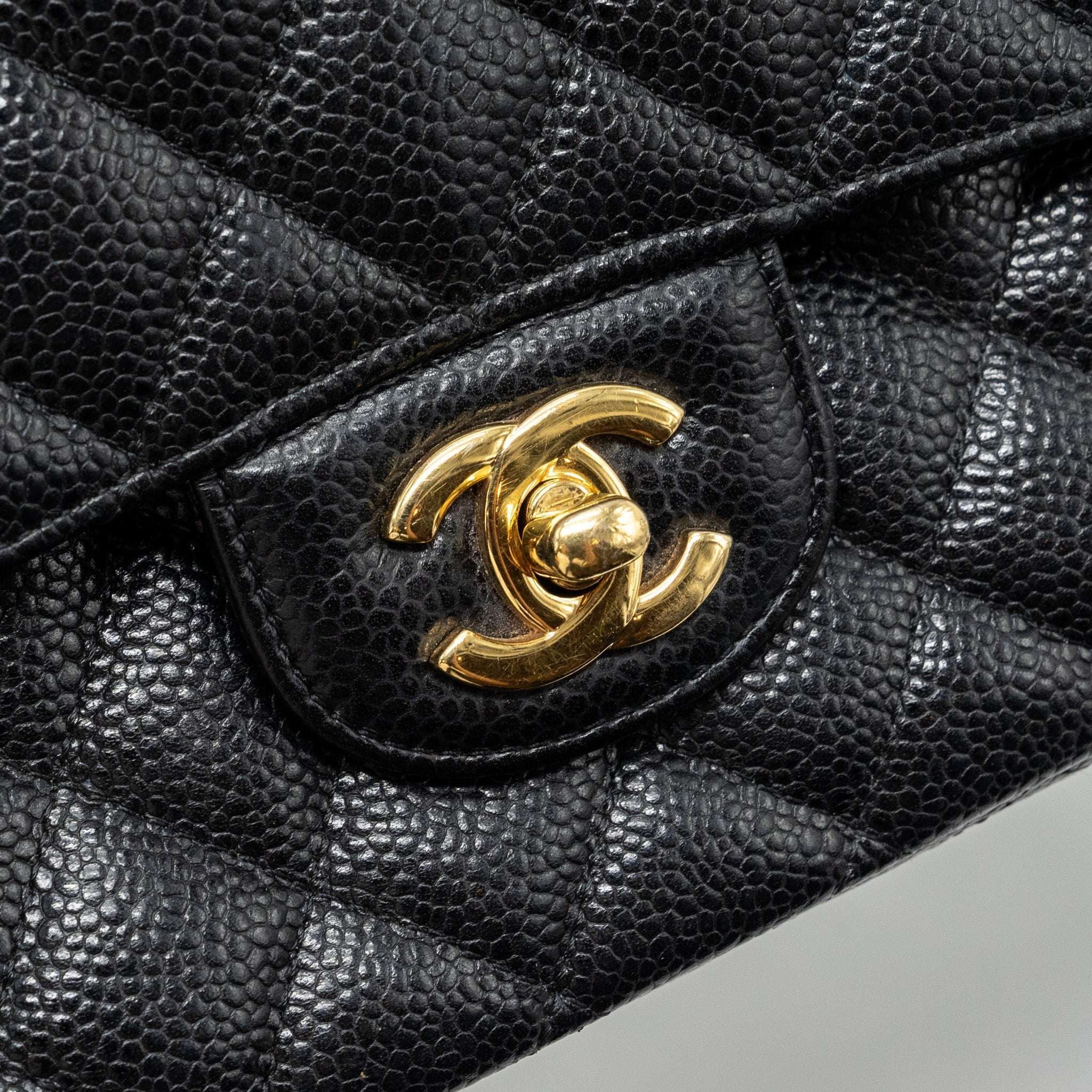 chanel-medium-classic-double-flap-bag-caviar-ghw