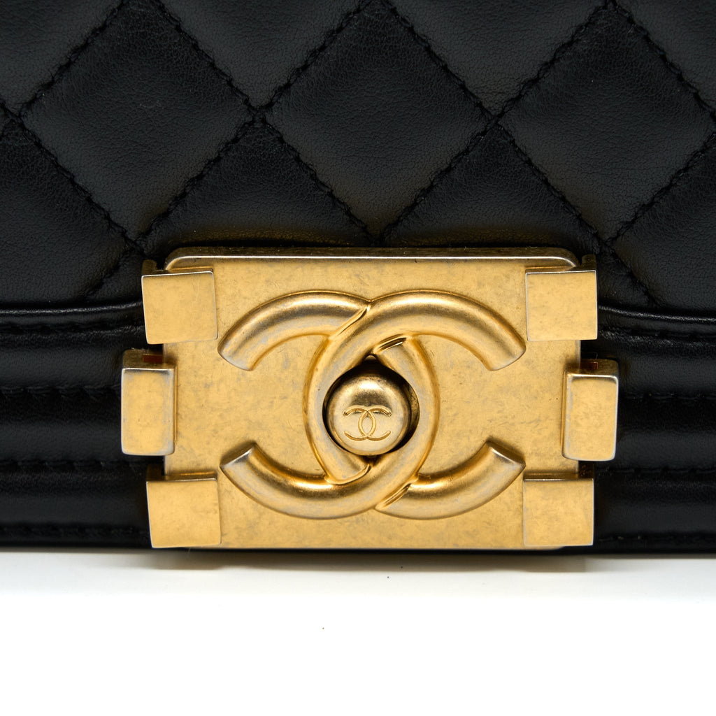 chanel-medium-boy-bag-calfskin-black-brushed-ghw
