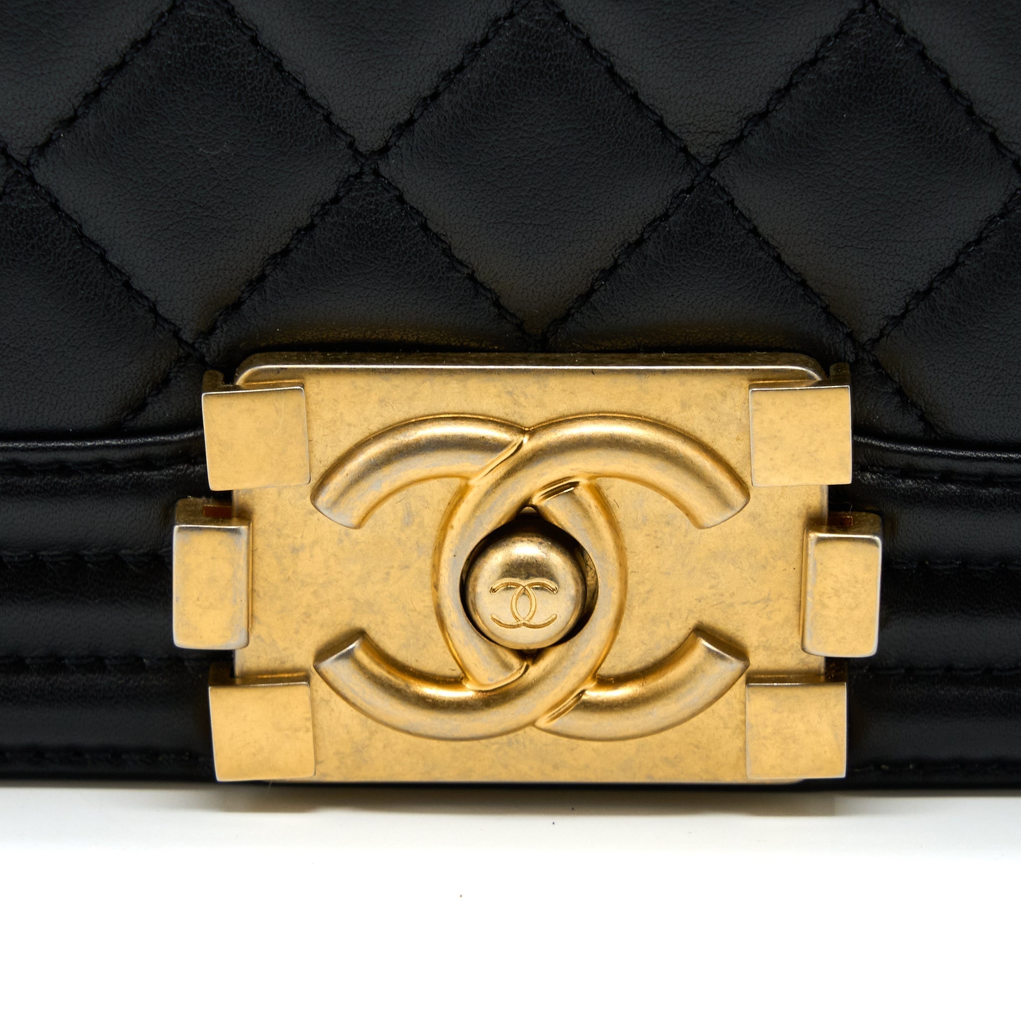 chanel-medium-boy-bag-calfskin-black-brushed-ghw