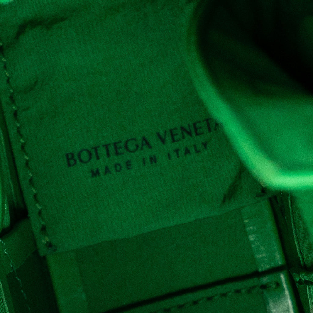 bottega-veneta-cassette-leather-green-shw