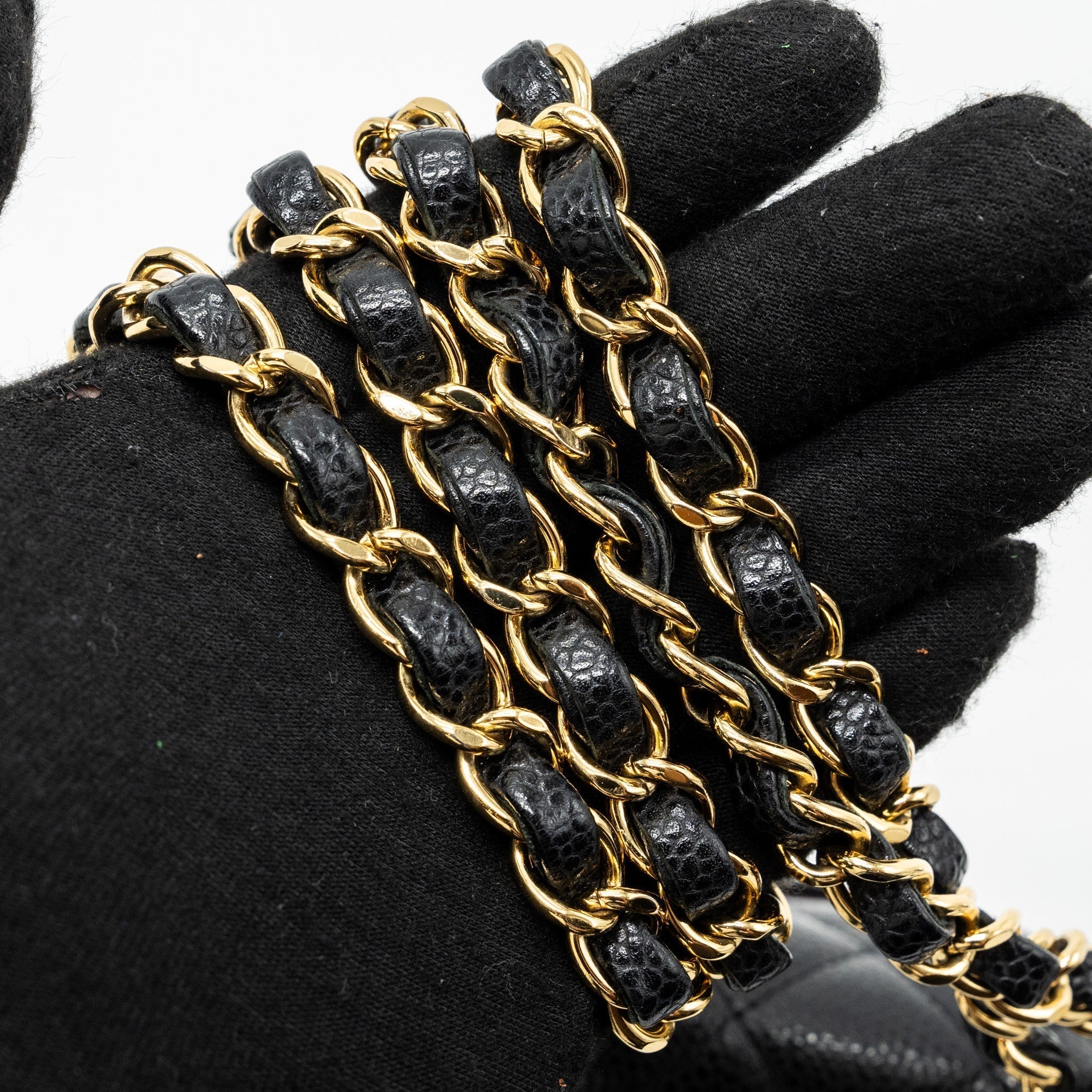 chanel-medium-classic-double-flap-bag-caviar-ghw