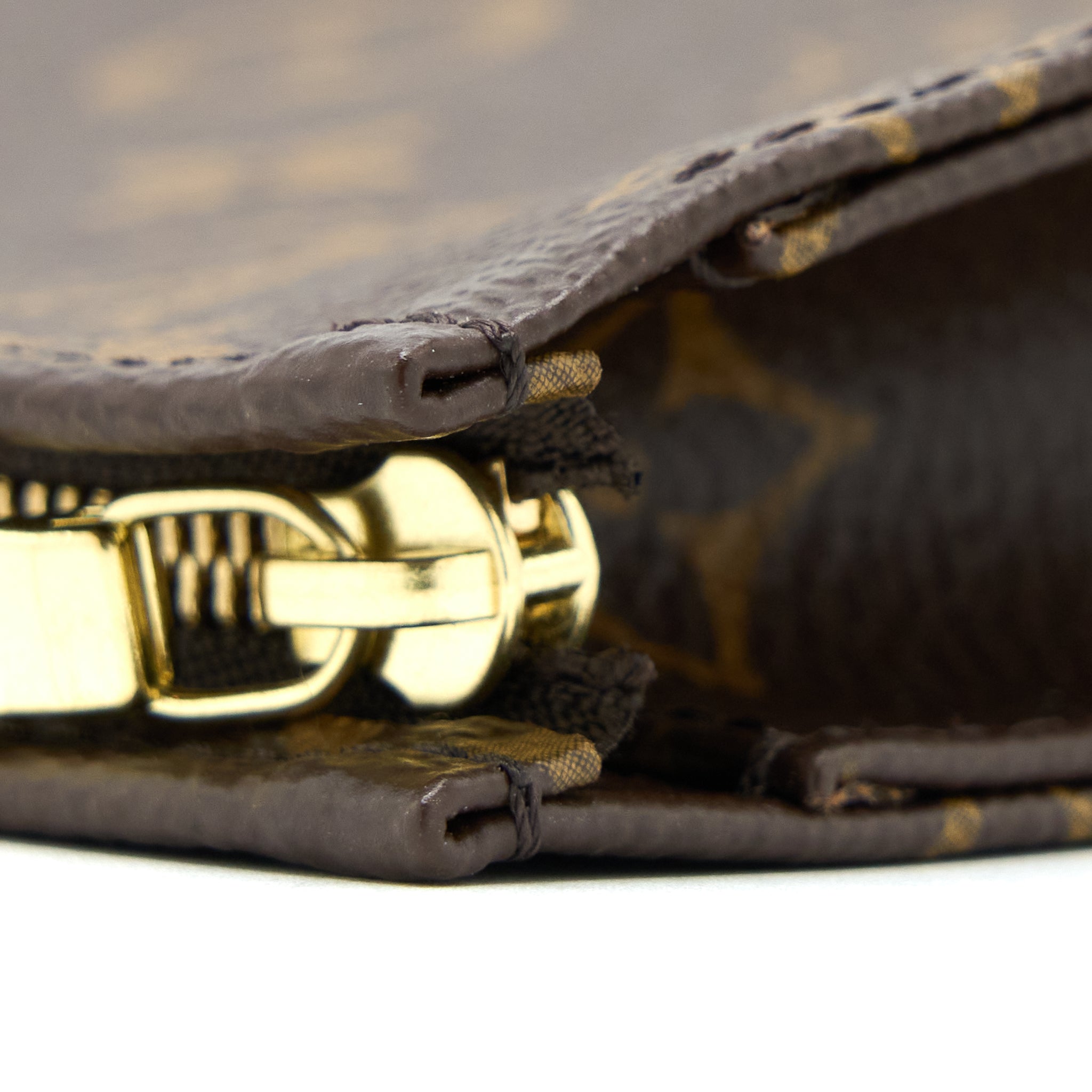 louis-vuitton-toiletry-pochette-26-monogram-canvas-ghw-4