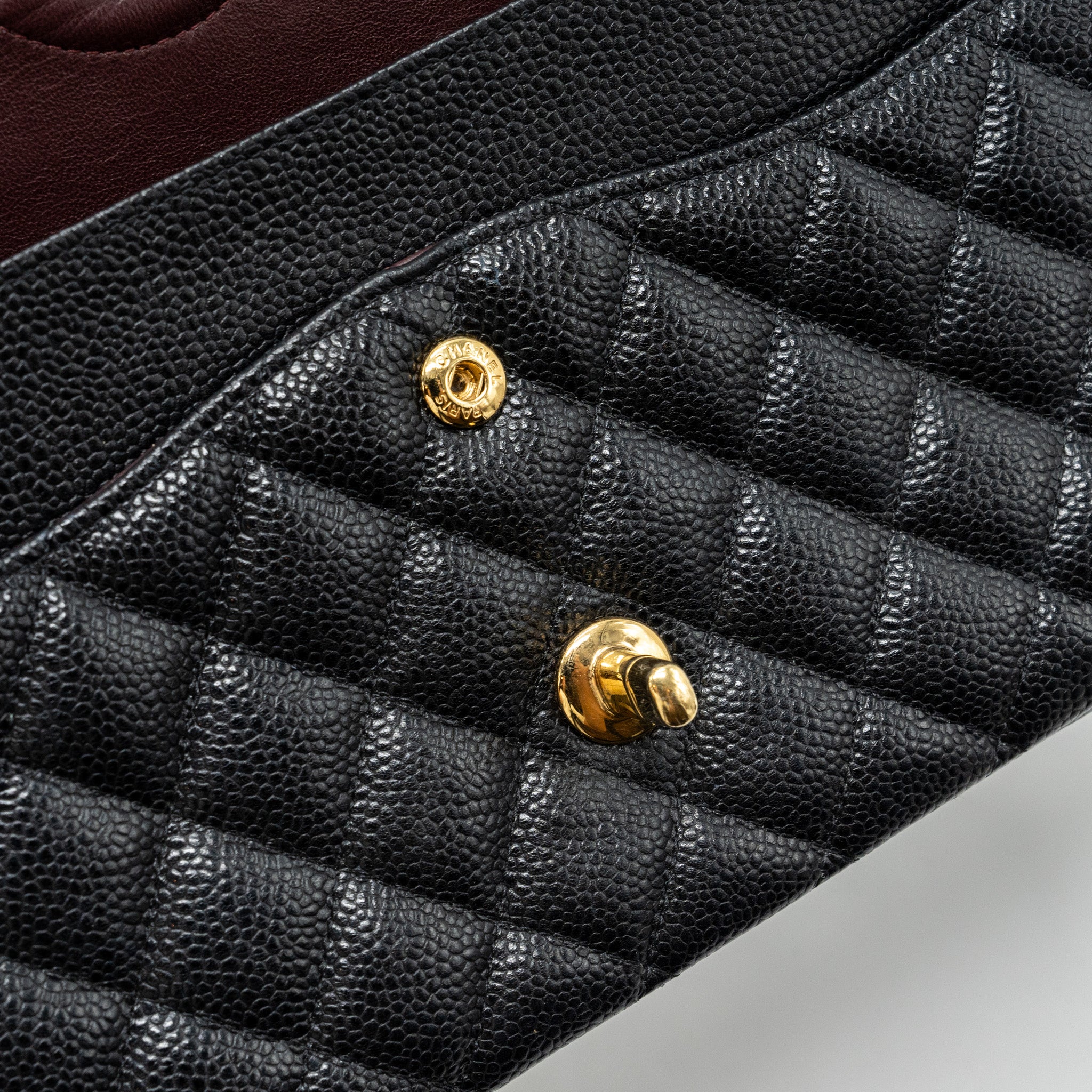 chanel-medium-classic-double-flap-bag-caviar-ghw