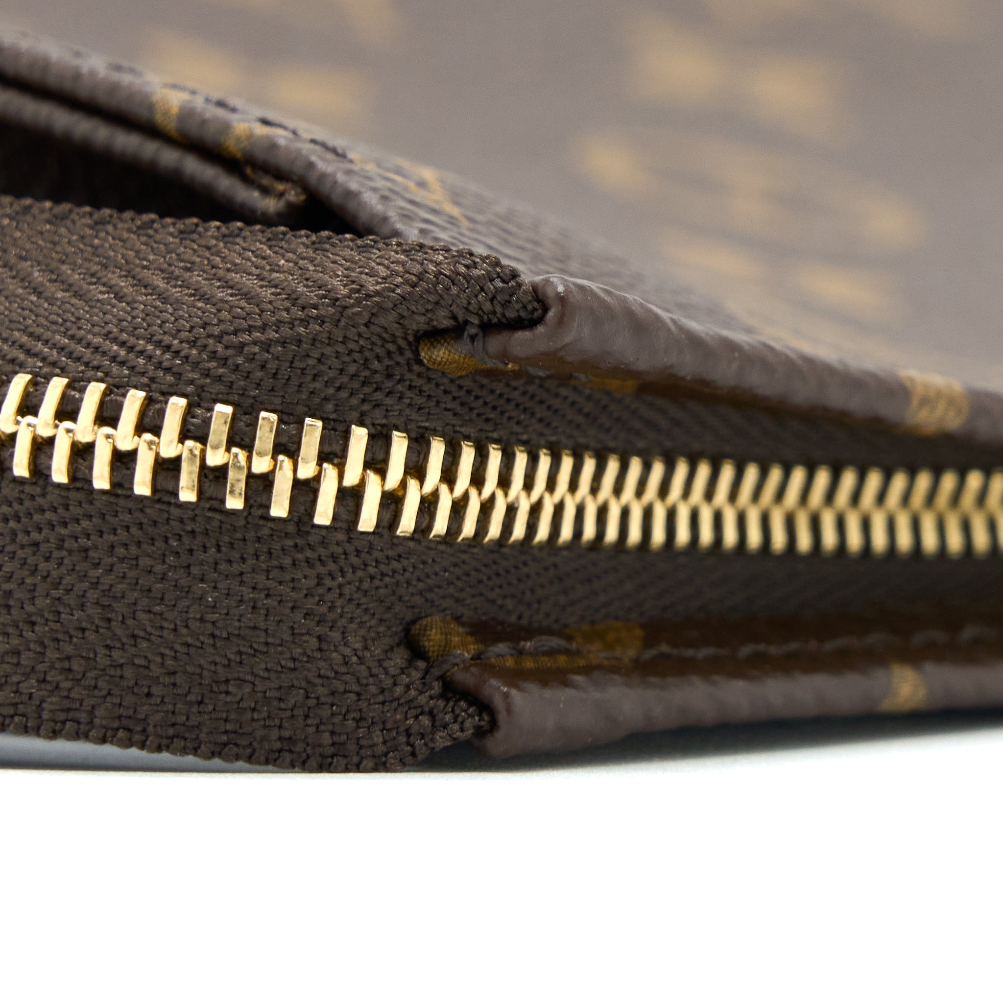 louis-vuitton-toiletry-pochette-26-monogram-canvas-ghw-4