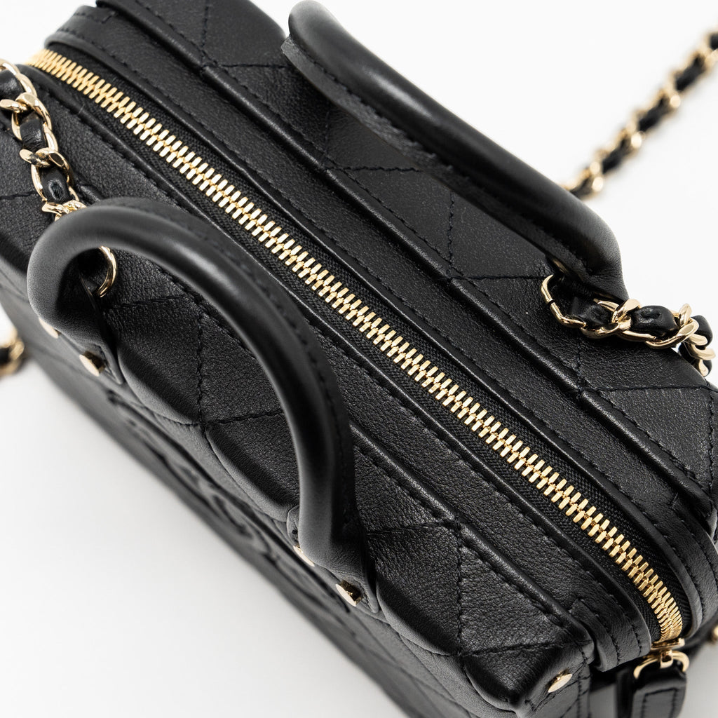 chanel-22b-small-vanity-case-calfskin-black-ghw-microchip-1