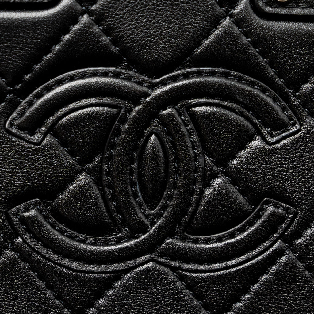 chanel-22b-small-vanity-case-calfskin-black-ghw-microchip-1
