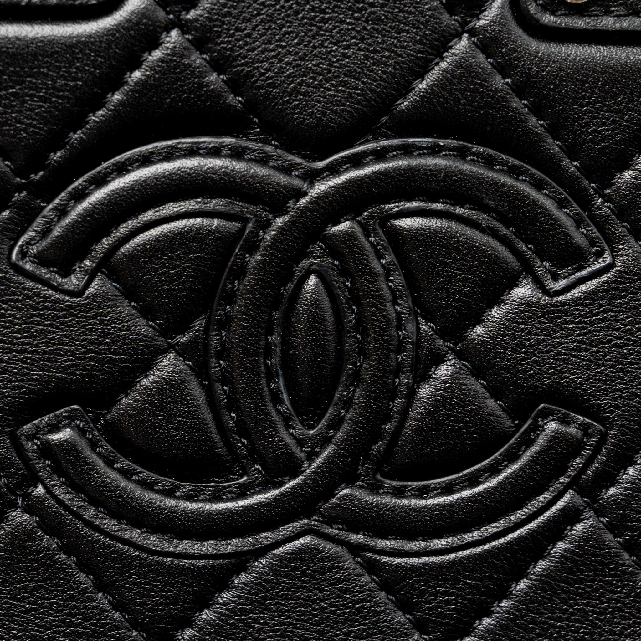 chanel-22b-small-vanity-case-calfskin-black-ghw-microchip-1
