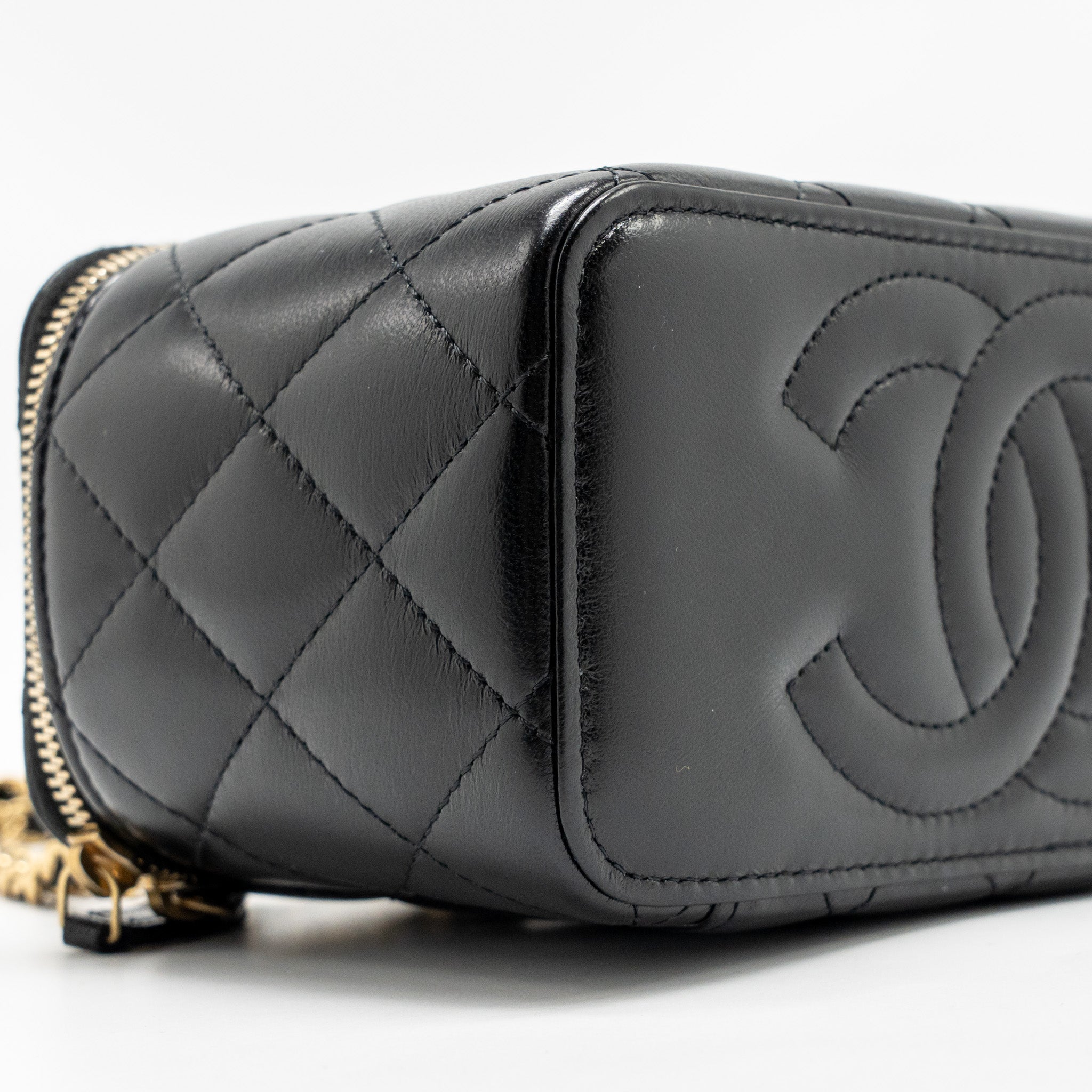 chanel-long-vanity-with-chain-detail-cc-logo-lambskin-black-ghwmicrochip