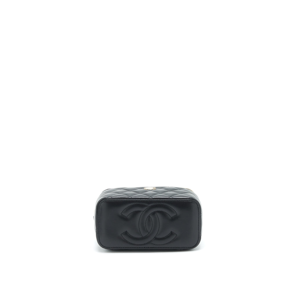 chanel-22a-top-handle-long-vanity-with-chain-lambskin-black-lghw-2