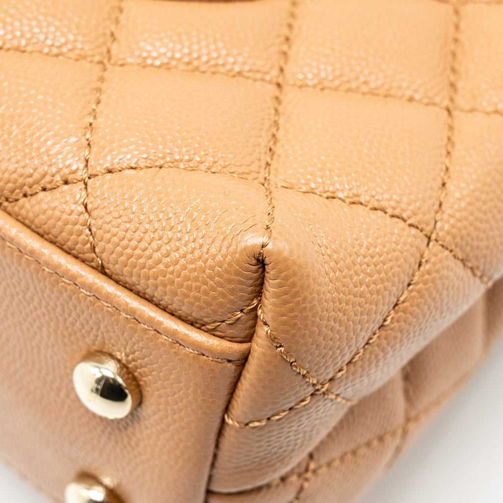 chanel-21p-small-coco-handle-caviar-caramel-lghw-1