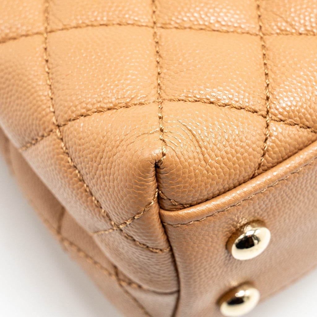 chanel-21p-small-coco-handle-caviar-caramel-lghw-1