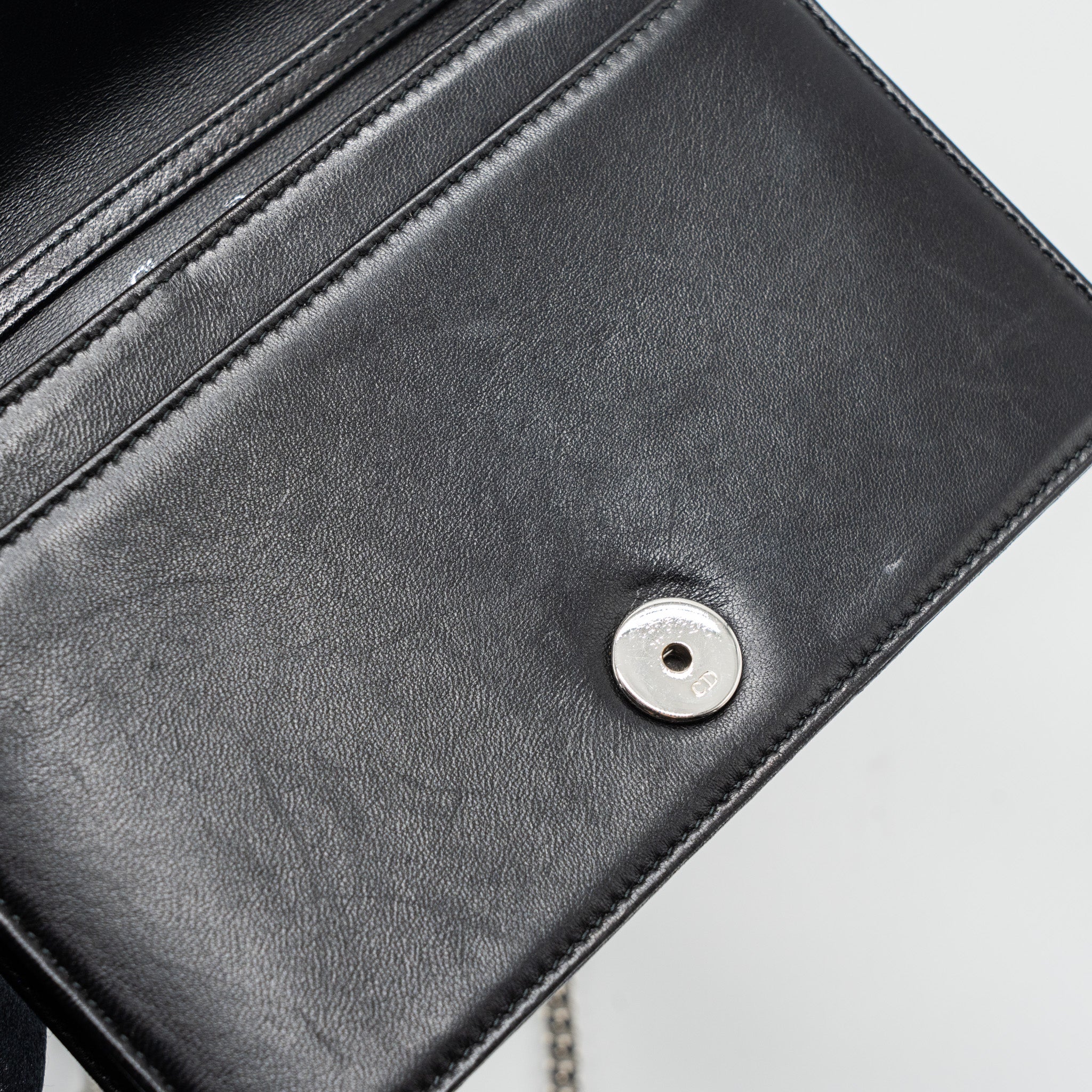 dior-diorama-wallet-on-chain-limited-print-lambskin-black-shw