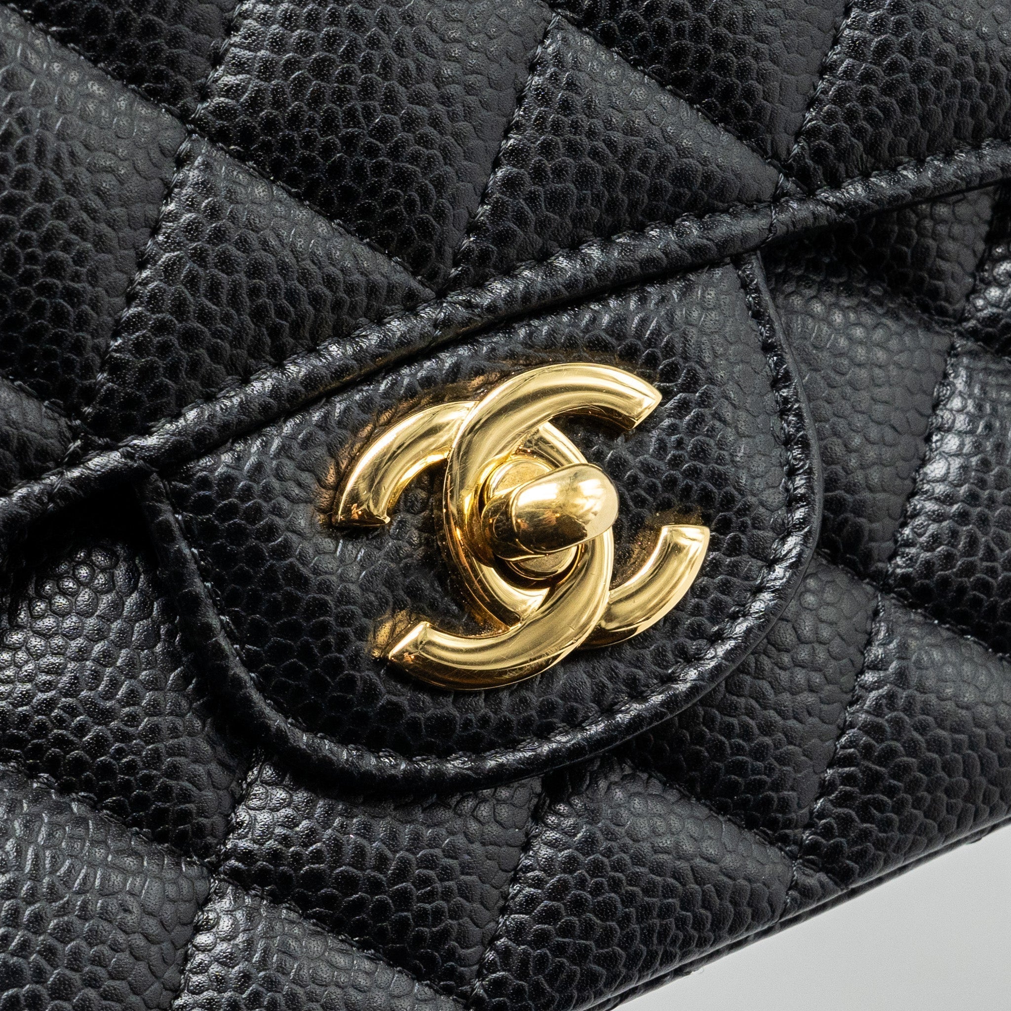 chanel-23p-coco-love-flap-bag-caviar-black-ghwmicrochip-2
