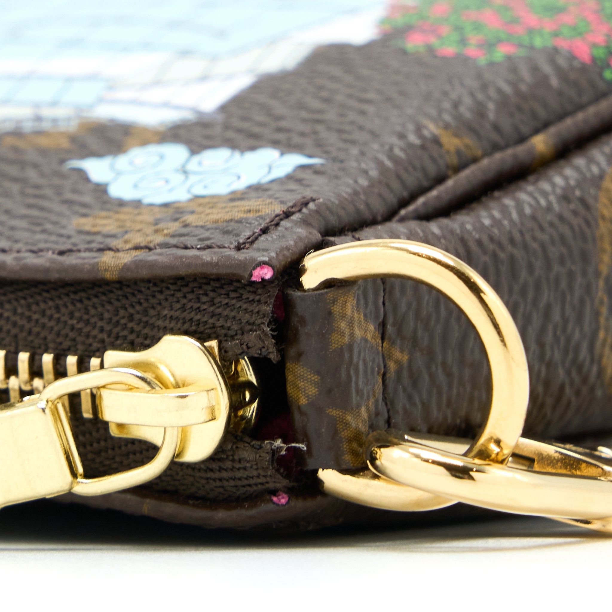 copy-of-louis-vuitton-2022-christmas-limited-mini-pochette-accessories-monogram-seoul-boutique-ghw