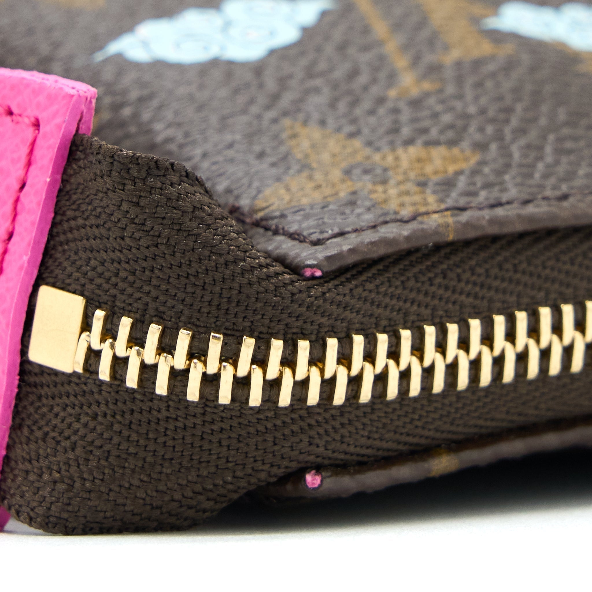 copy-of-louis-vuitton-2022-christmas-limited-mini-pochette-accessories-monogram-seoul-boutique-ghw