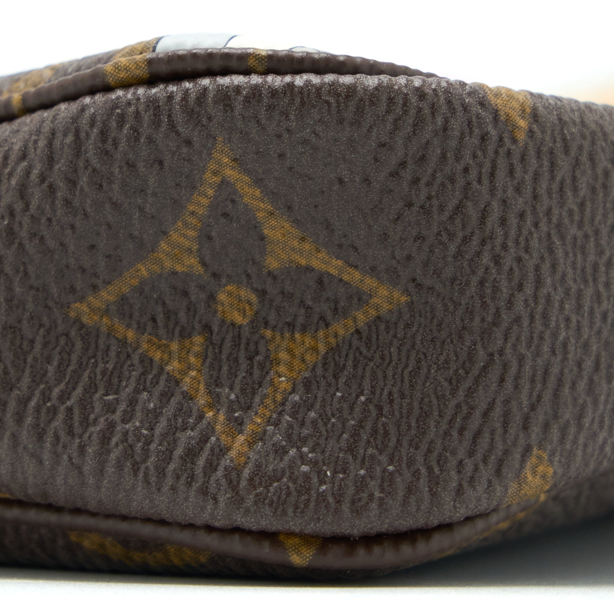 louis-vuitton-2022-christmas-limited-mini-pochette-accessories-monogram-paris-boutique