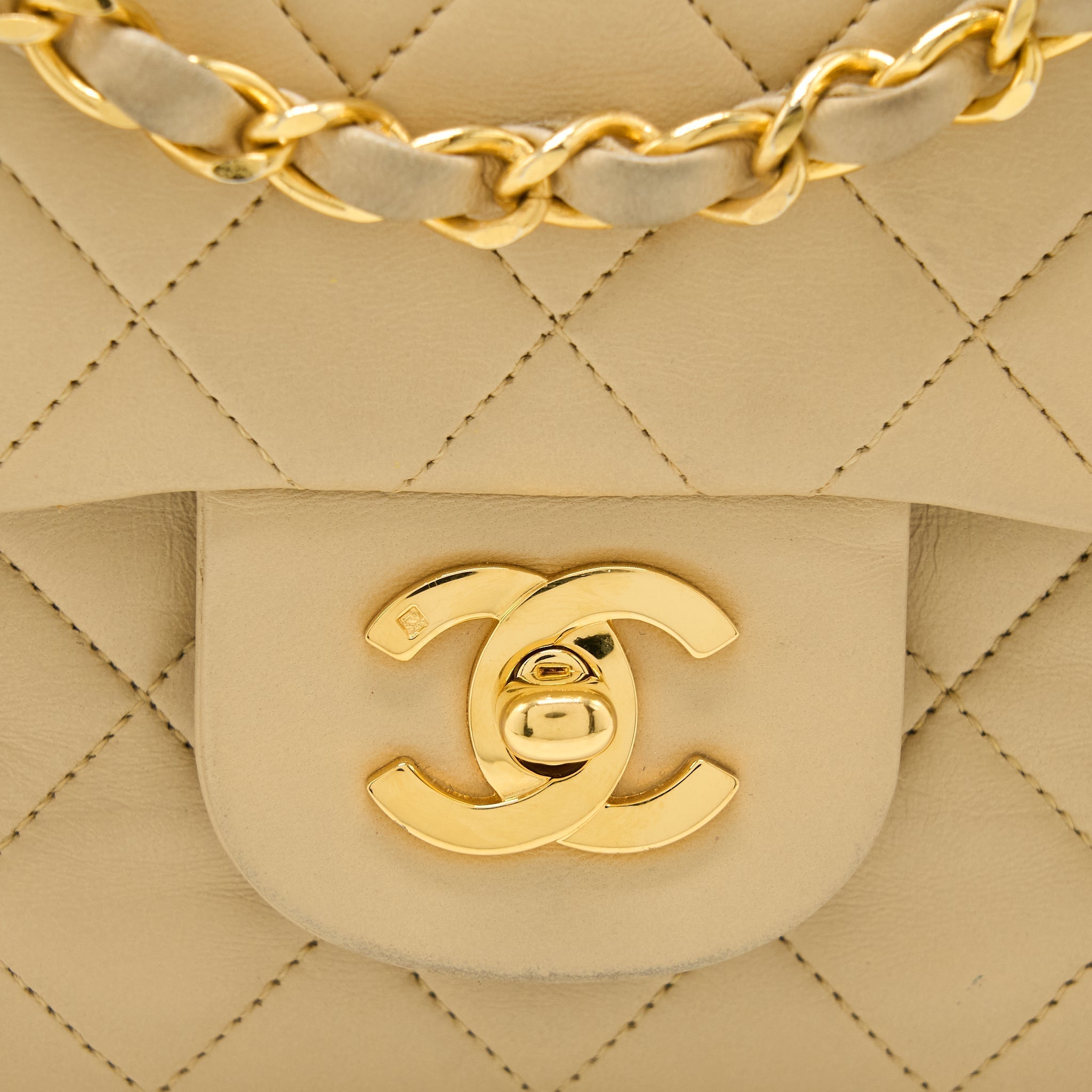 chanel-vintage-classic-double-flap-bag-lambskin-beige-ghw
