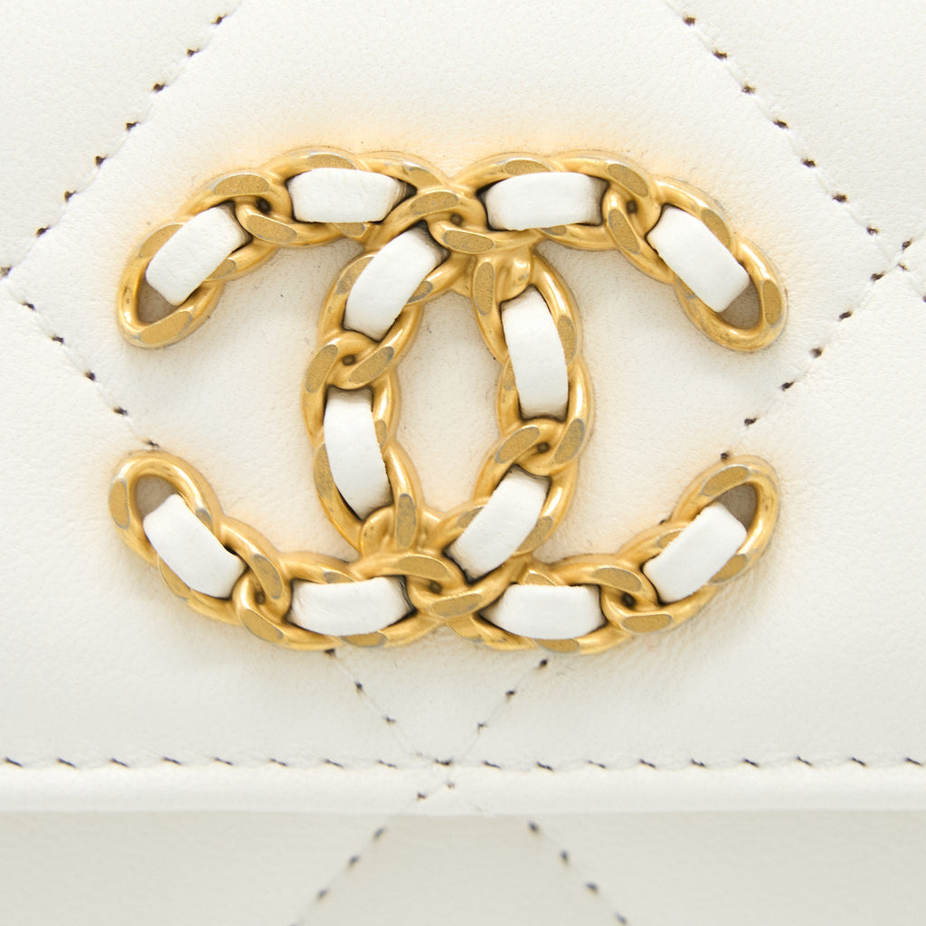 chanel-19-flap-card-holder-lambskin-white-brushed-ghw-microchip