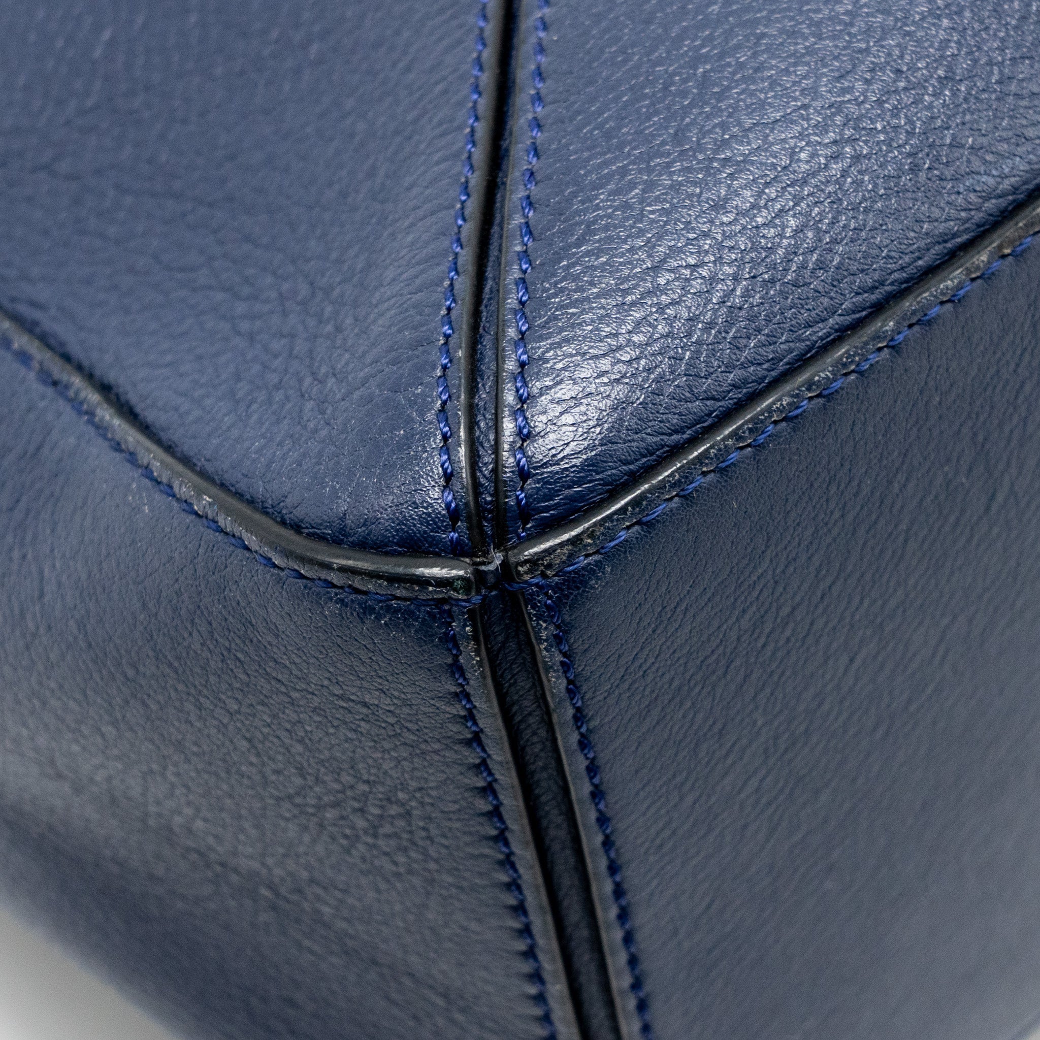 loewe-blue