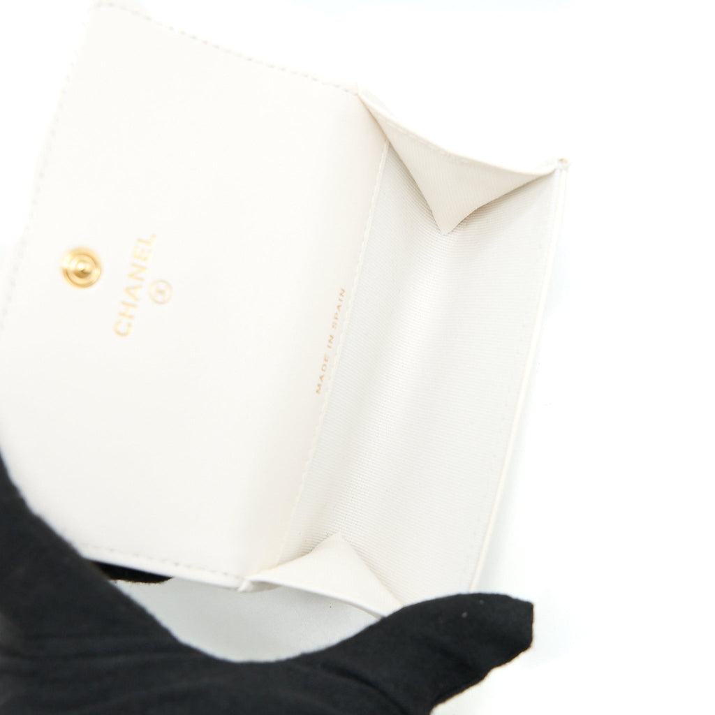 chanel-19-flap-card-holder-lambskin-white-brushed-ghw-microchip