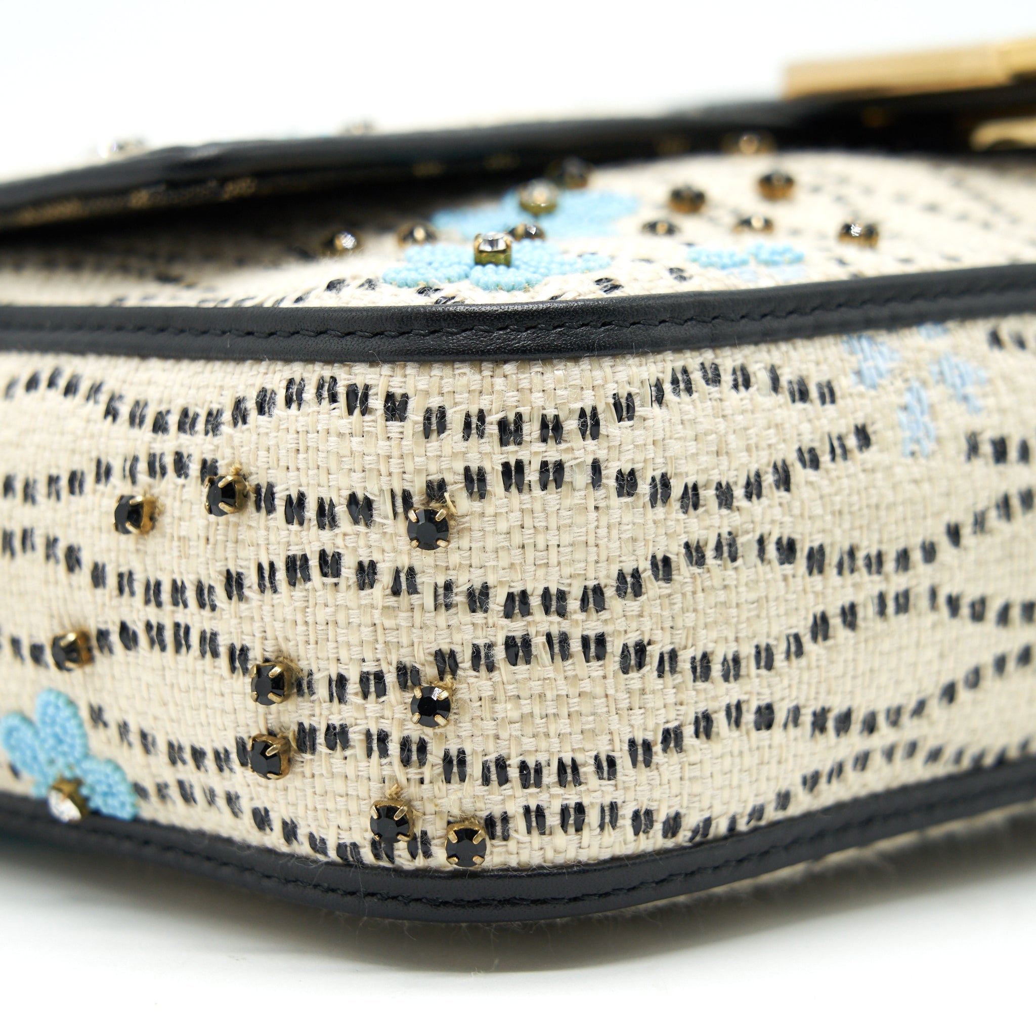 fendi-baguette-iconic-medium-white-raffia-bag-multicolor-1