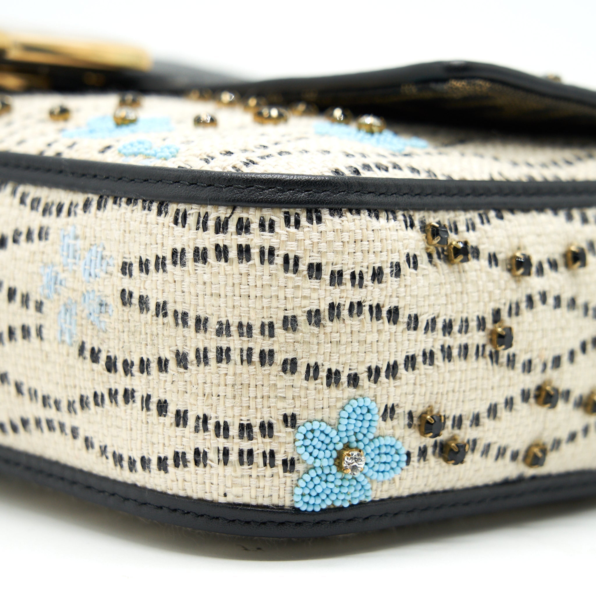 fendi-baguette-iconic-medium-white-raffia-bag-multicolor-1