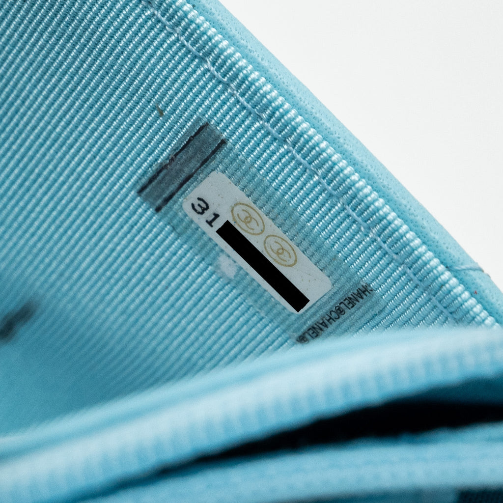 chanel-classic-wallet-on-chain-lambskin-light-blue-shw