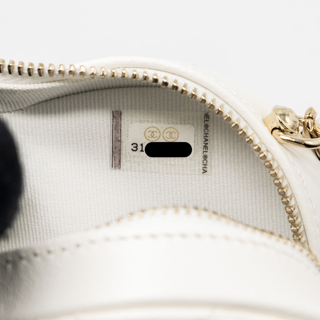 chanel-22s-small-heart-bag-lambskin-white-lghw-1