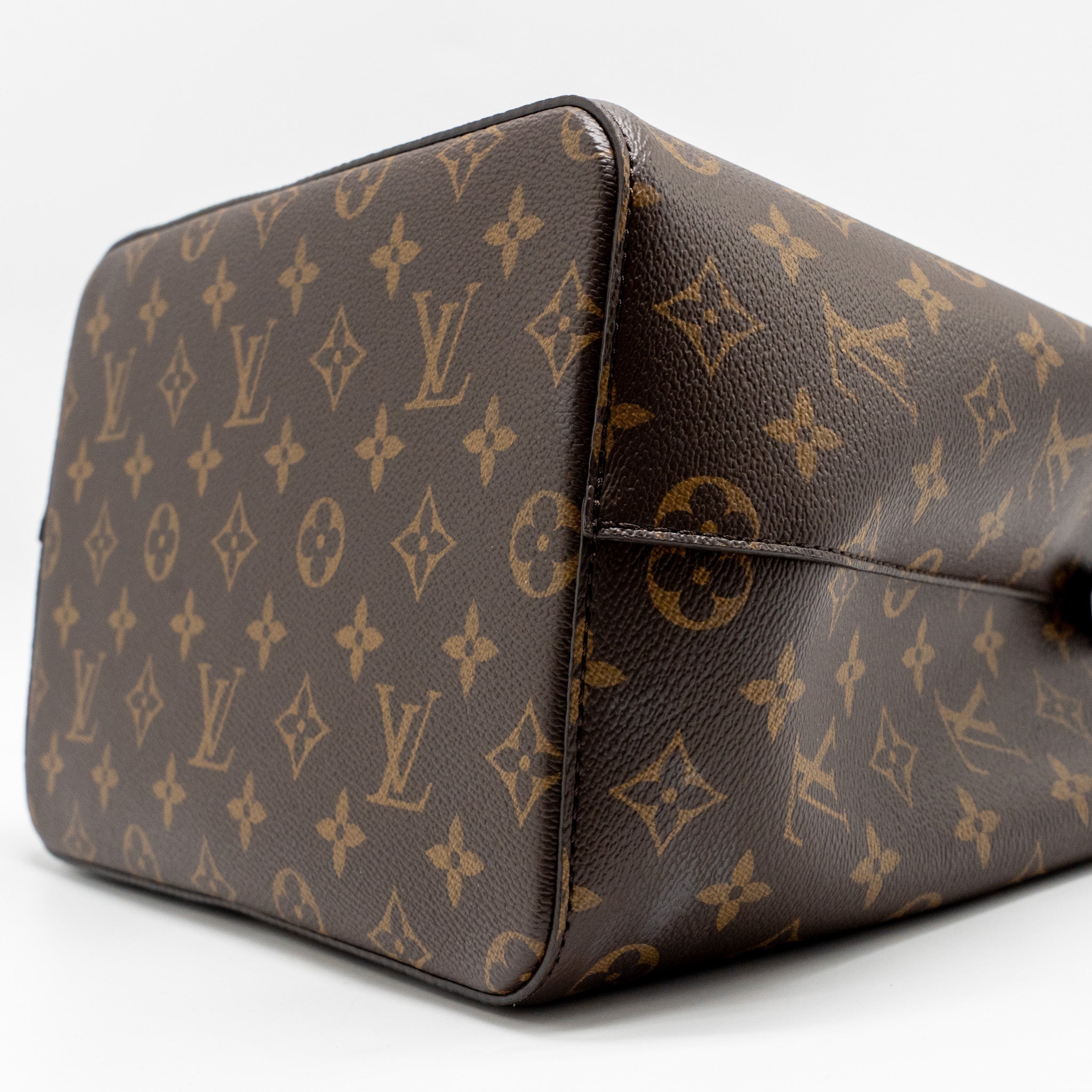 louis-vuitton-neonoe-mm-monogram-canvas-caramel-ghw