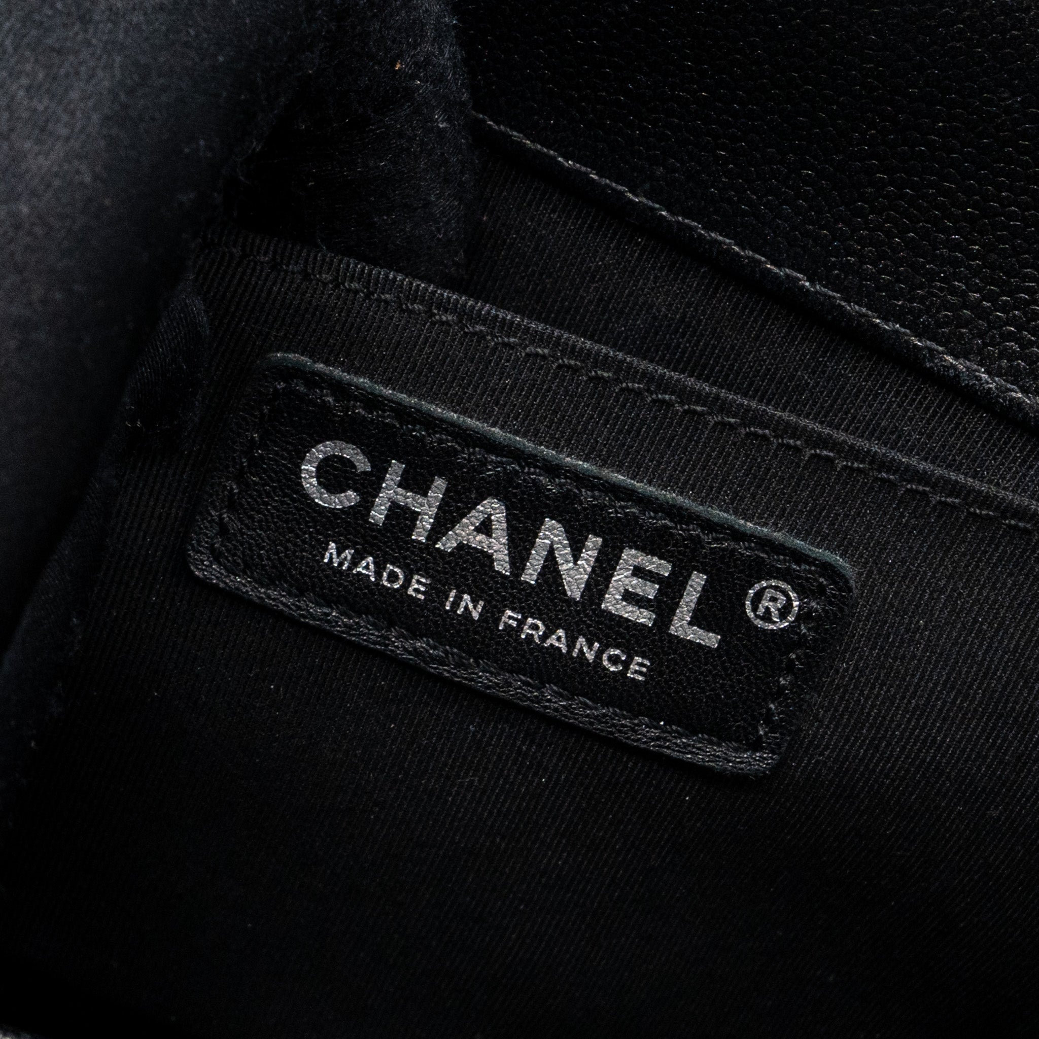 chanel-medium-boy-bag-caviar-so-black-black-hardware
