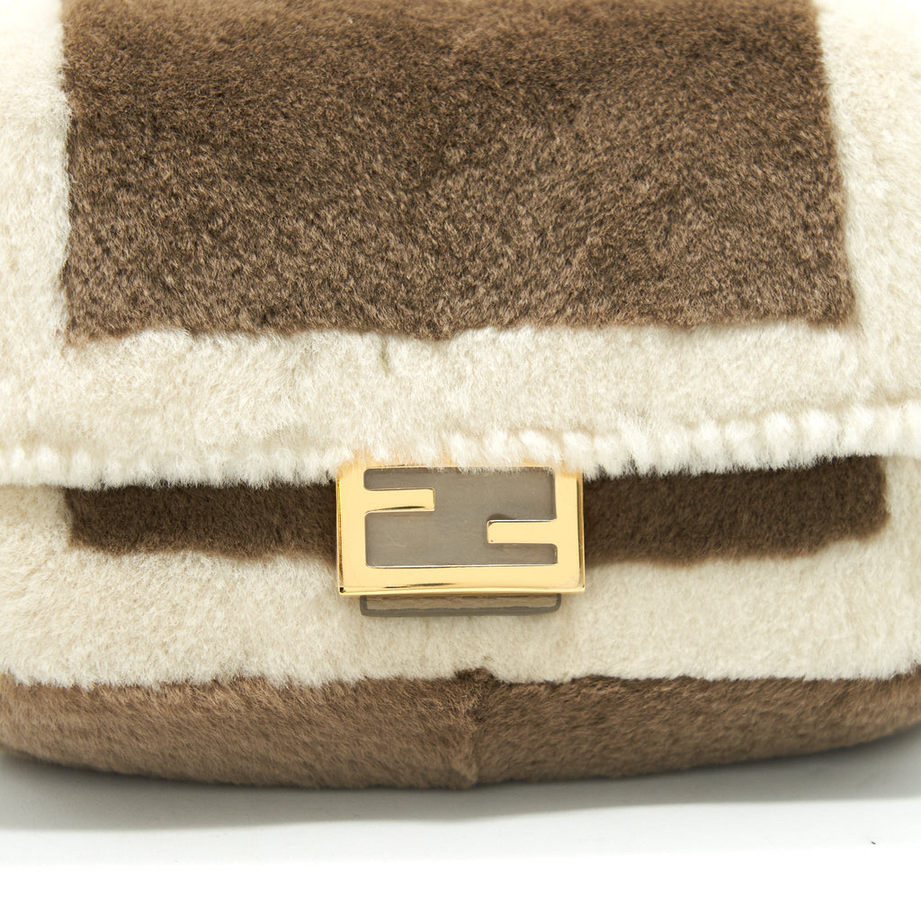 fendi-nano-baguette-brown-mink-charm