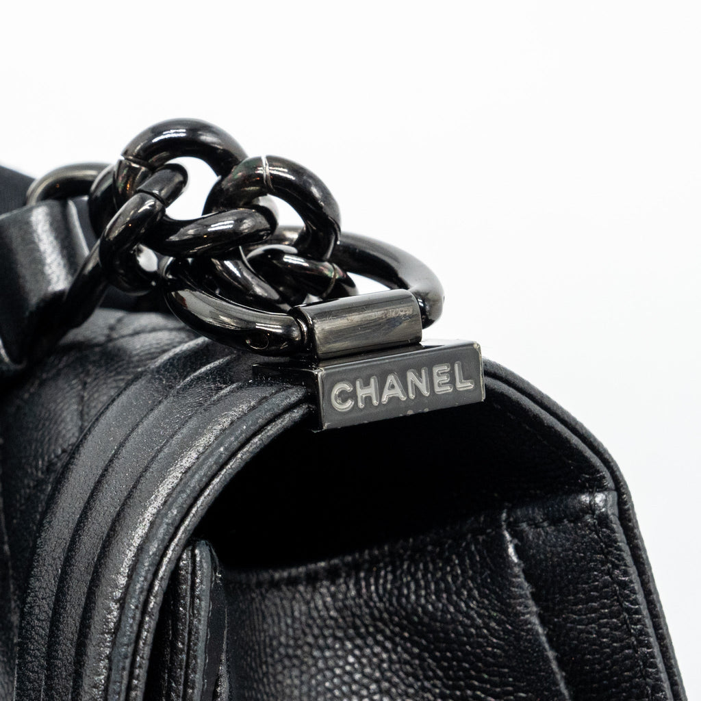 chanel-medium-boy-bag-caviar-so-black-black-hardware