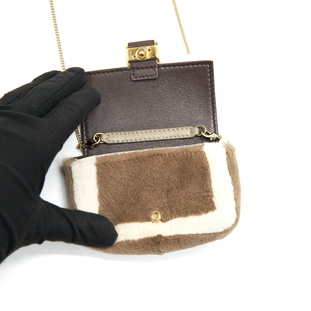 fendi-nano-baguette-brown-mink-charm