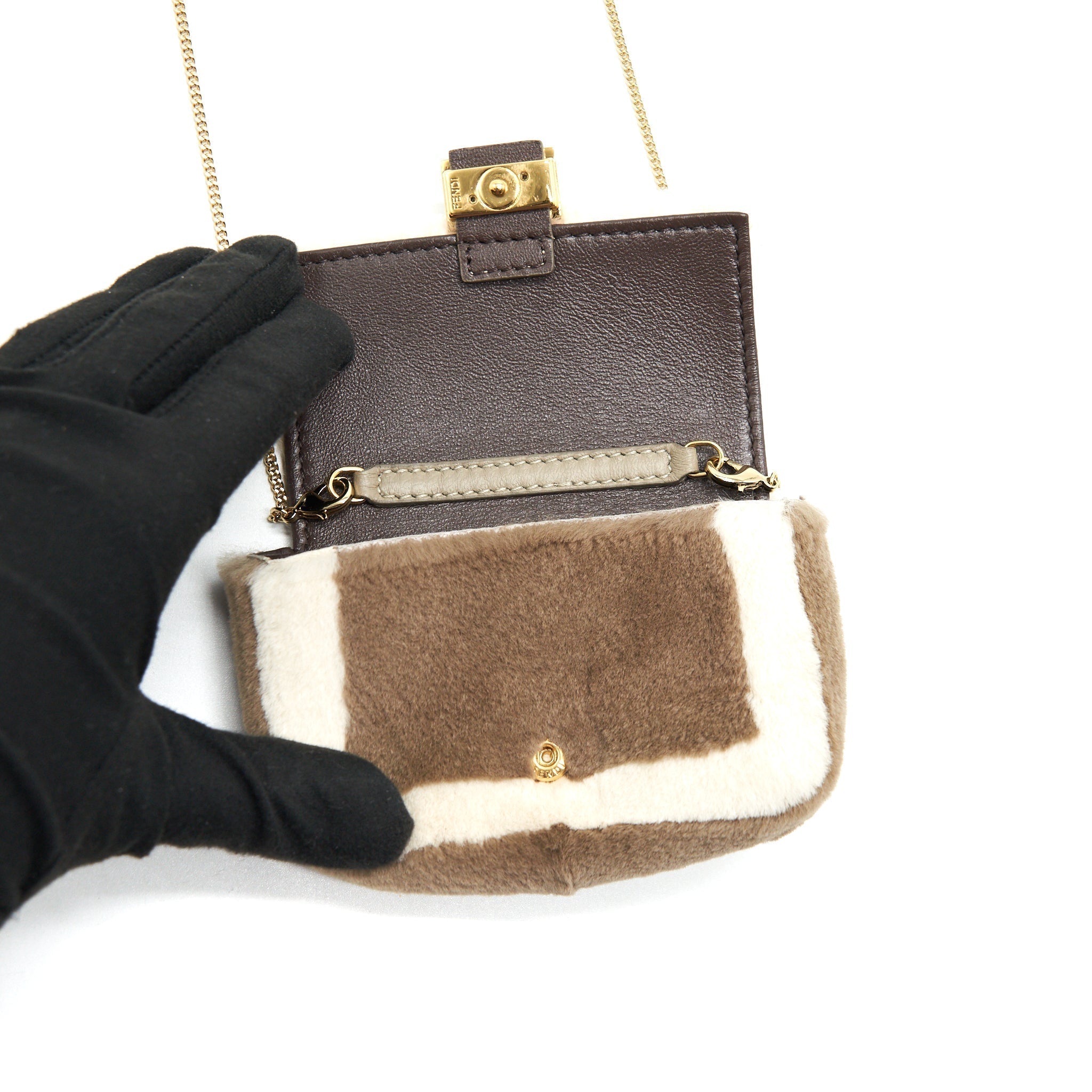 fendi-nano-baguette-brown-mink-charm