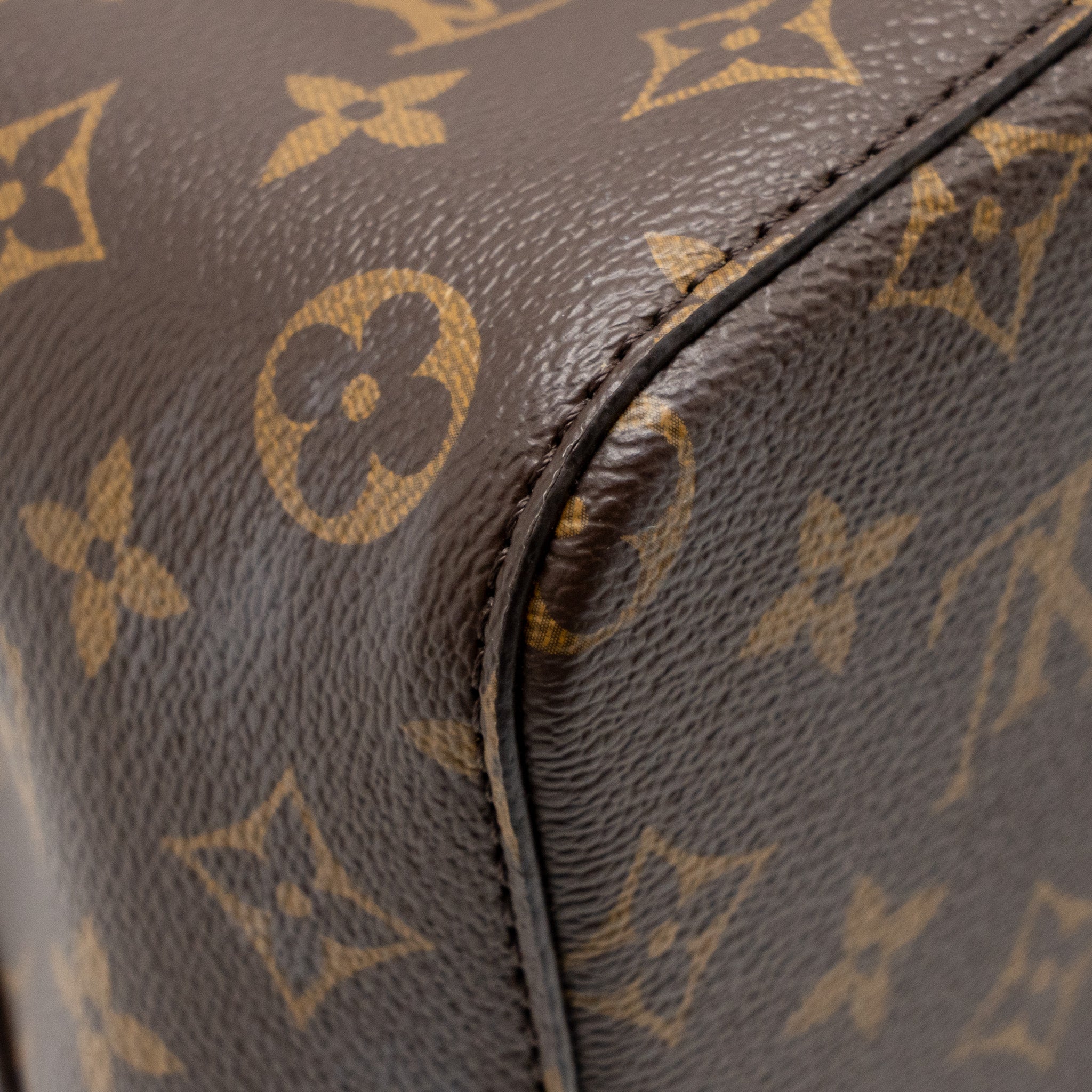 louis-vuitton-neonoe-mm-monogram-canvas-caramel-ghw