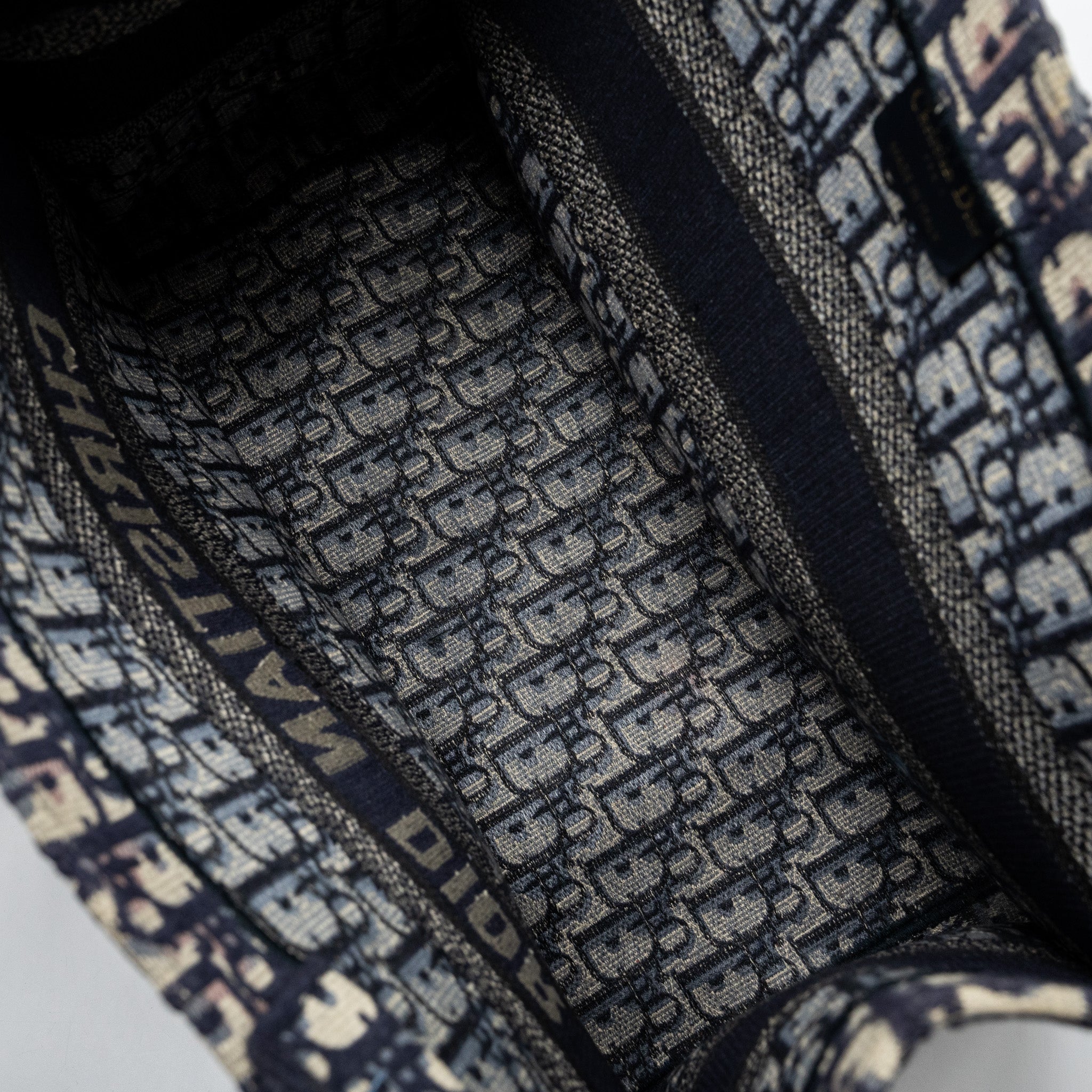 dior-medium-book-tote-blue-oblique-emboidery