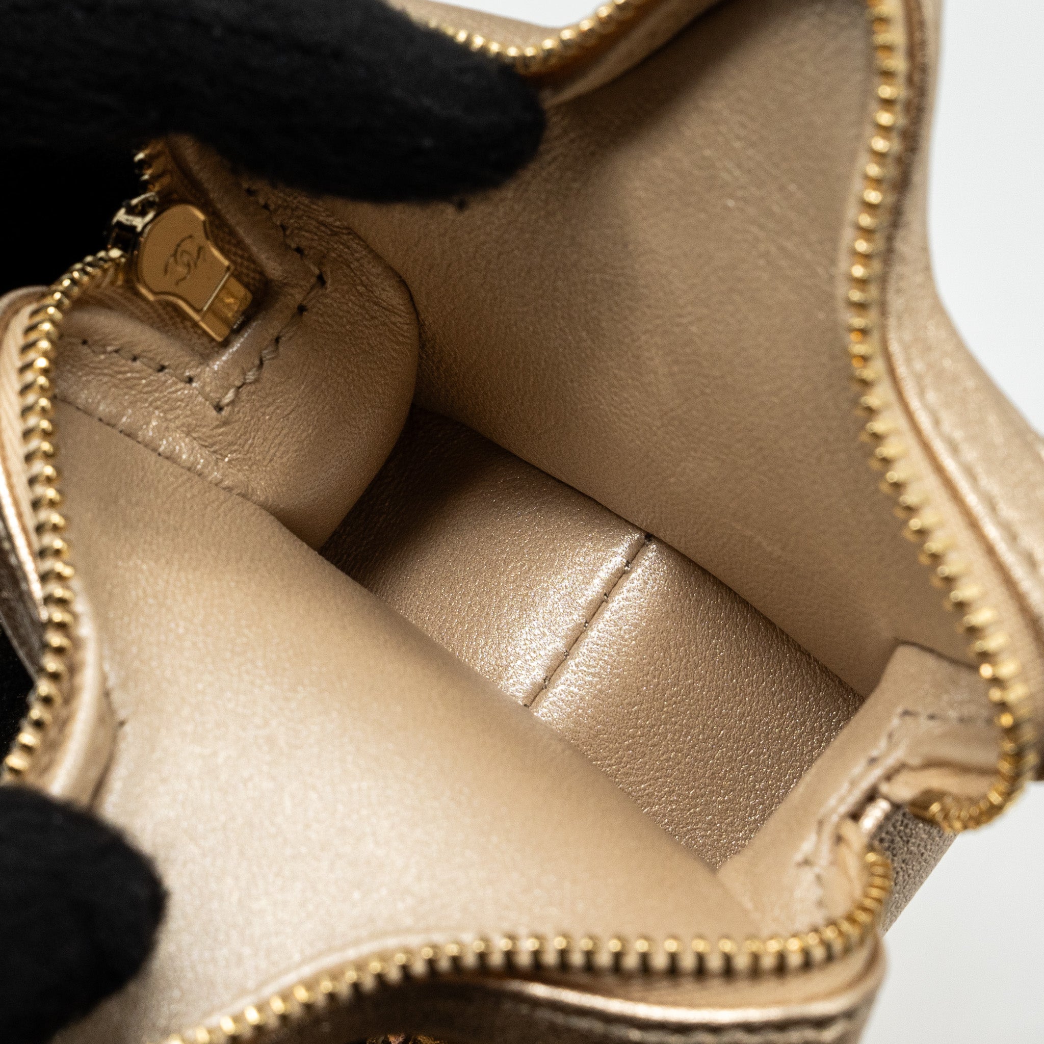 chanel-24c-backpack-with-star-patent-leather-gold-lghw-microchip