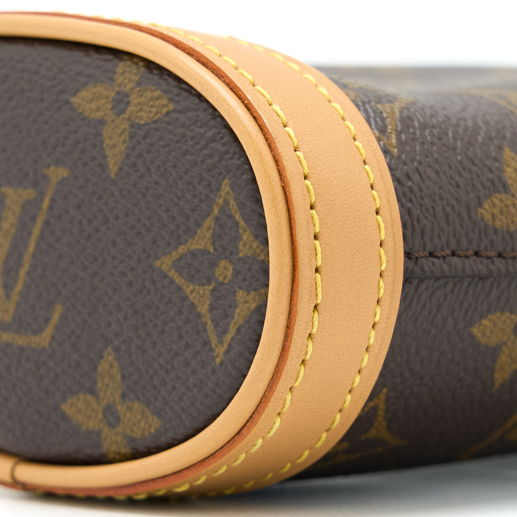louis-vuitton-fold-me-pouch-monogram-canvas-2
