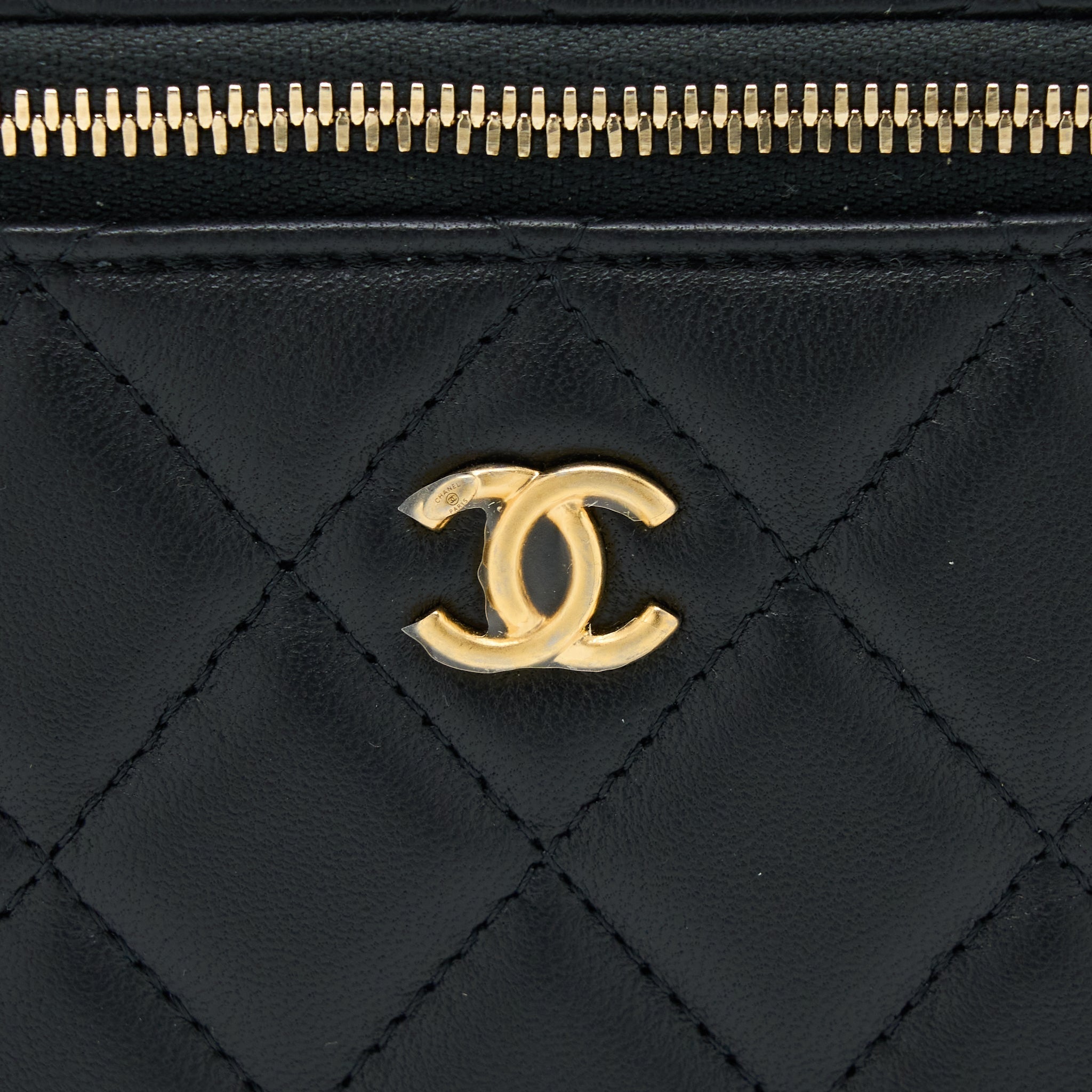 chanel-pearl-crush-long-vanity-case-lambskin-black-ghw-microchip