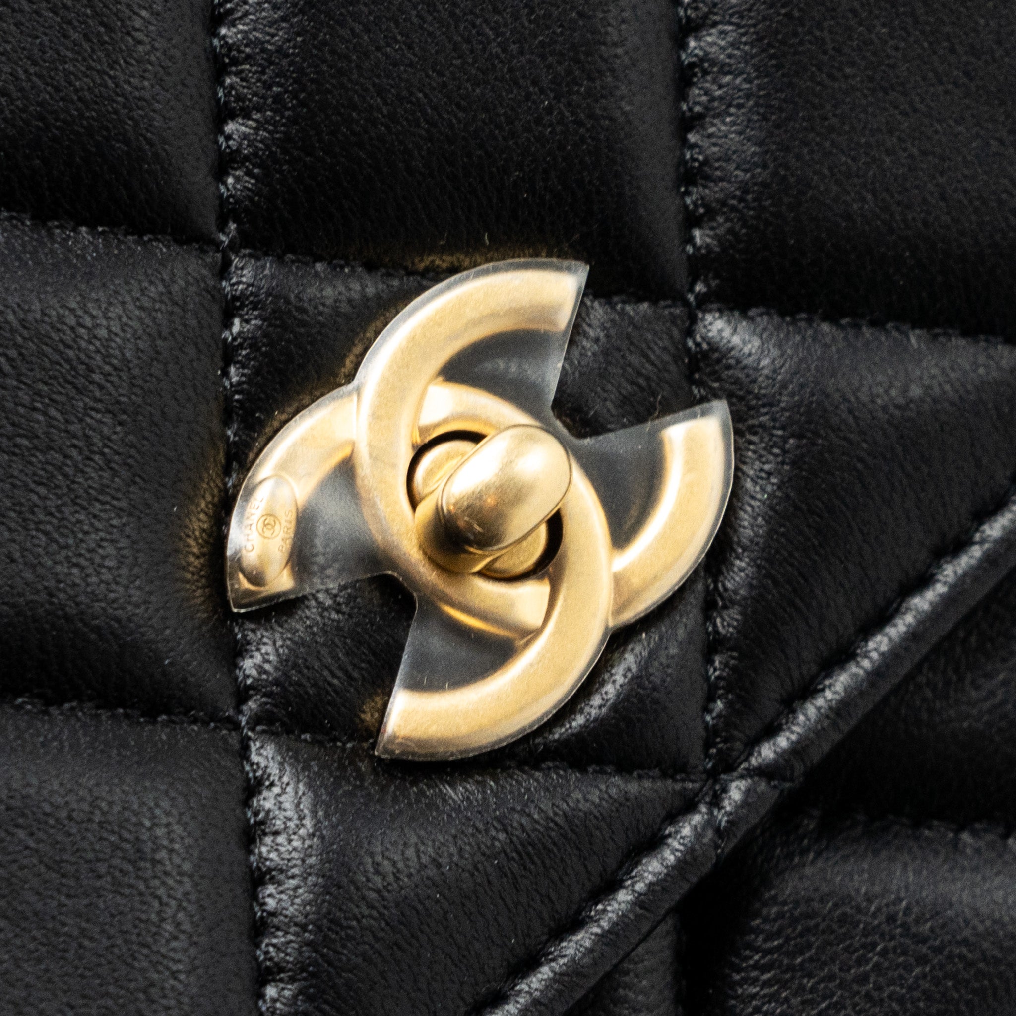 chanel-pearl-crush-wallet-on-chain-lambskin-black-ghw-microchip-10