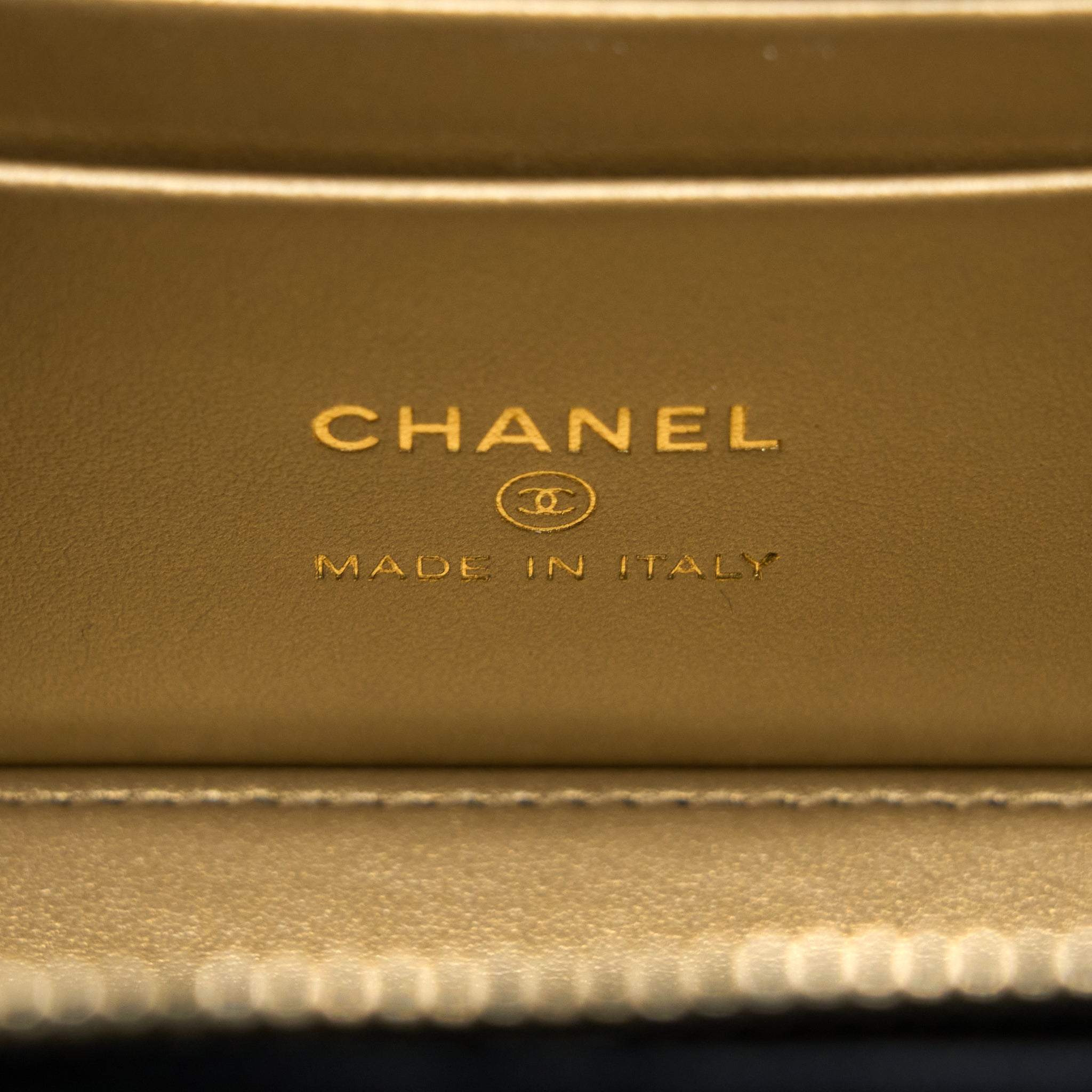 chanel-pearl-crush-long-vanity-case-lambskin-black-ghw-microchip