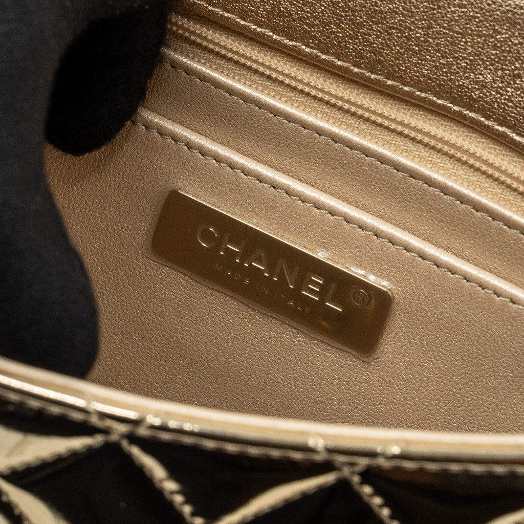 chanel-24c-backpack-with-star-patent-leather-gold-lghw-microchip
